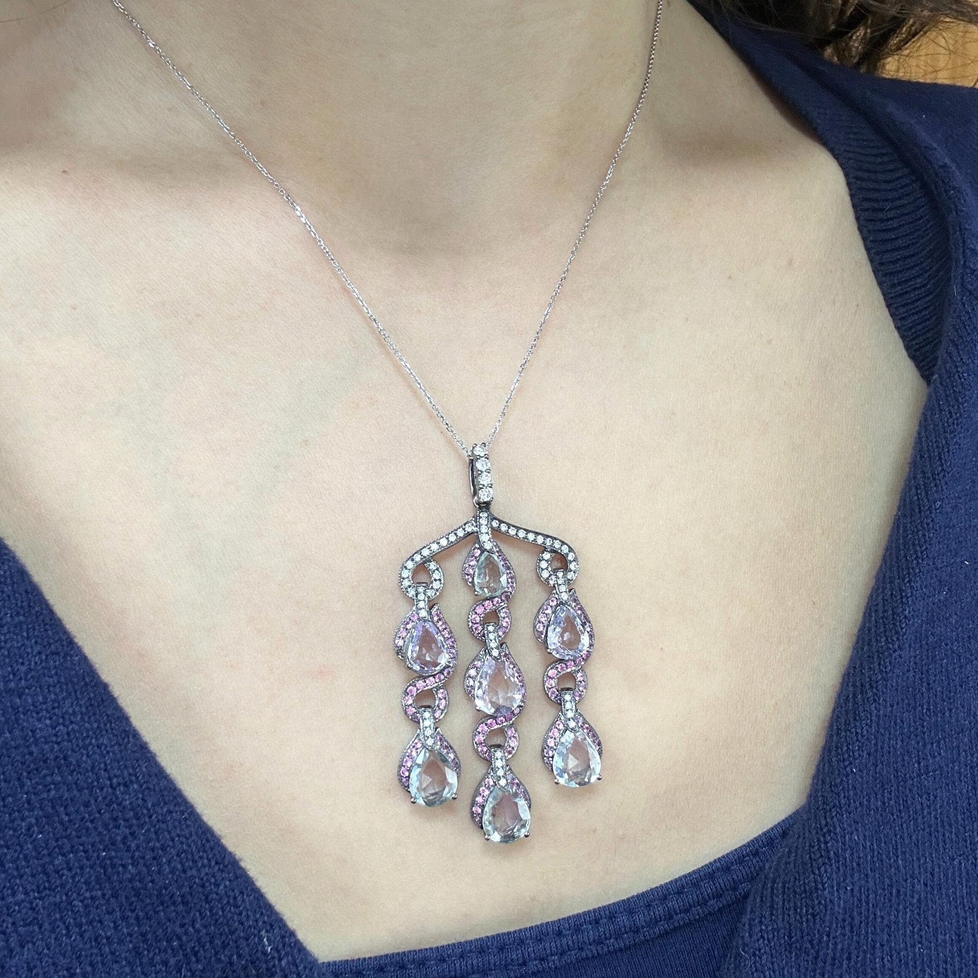 Donna Collana con diamanti e zaffiri multicolore 18k e catena 14k in vendita