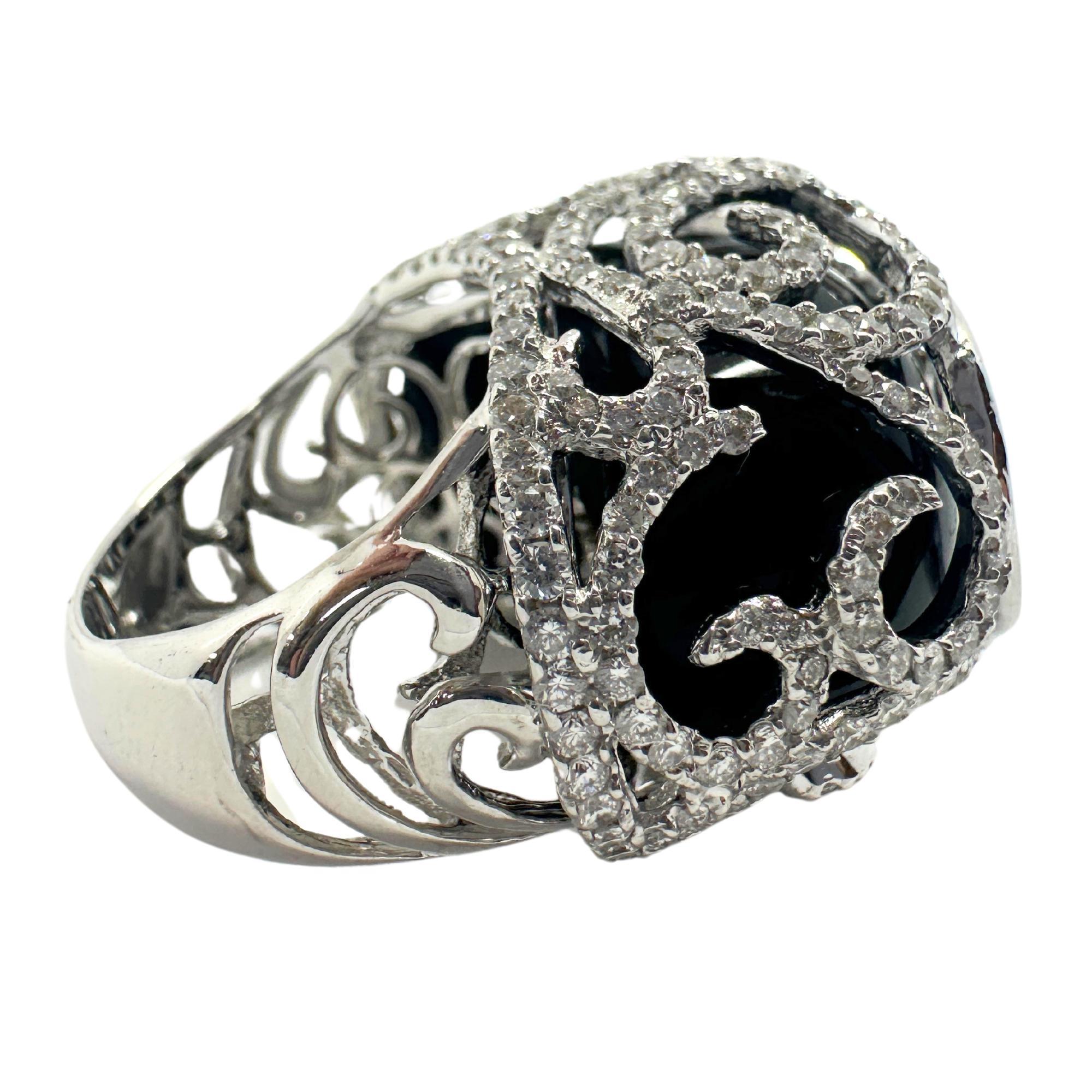 Round Cut 18k Diamond and Onyx Cocktail Ring For Sale