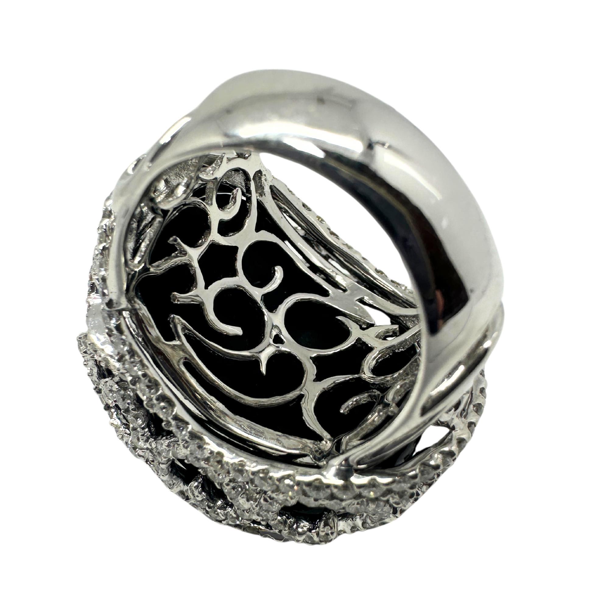 18k Diamond and Onyx Cocktail Ring In Good Condition For Sale In New York, NY