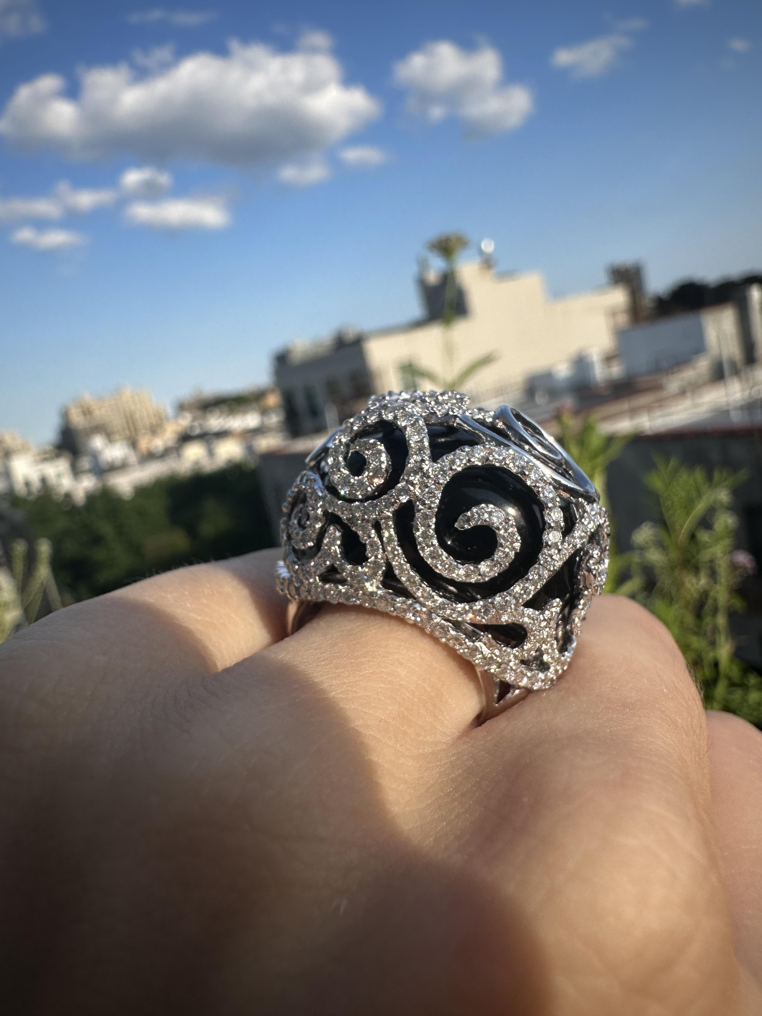 18k Diamond and Onyx Cocktail Ring For Sale 1