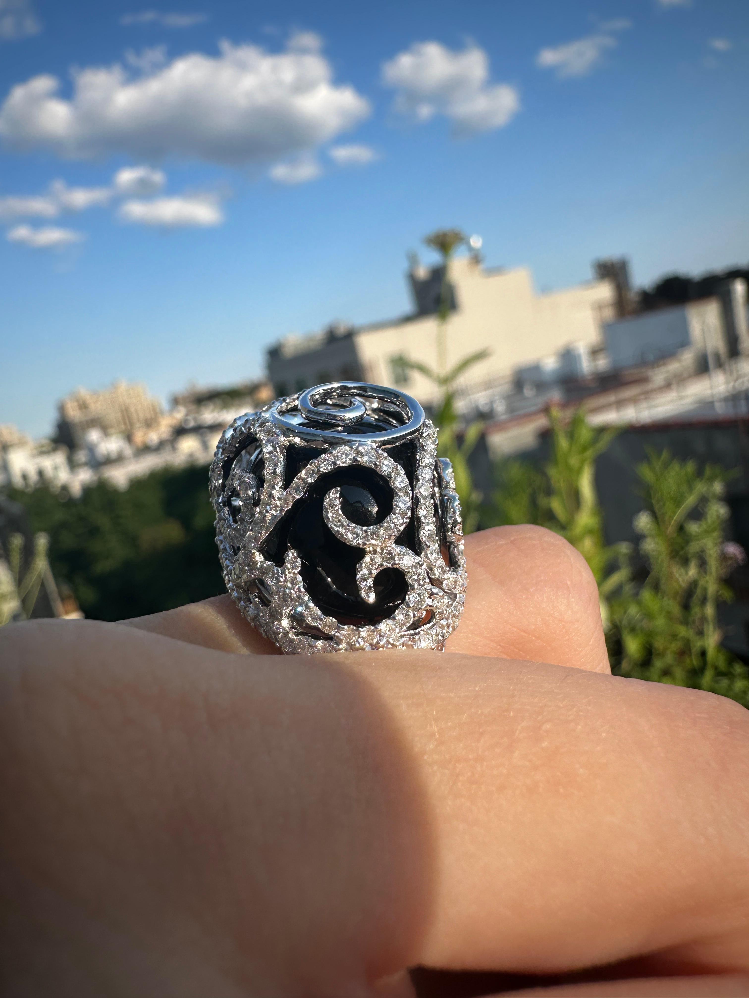18k Diamond and Onyx Cocktail Ring For Sale 2