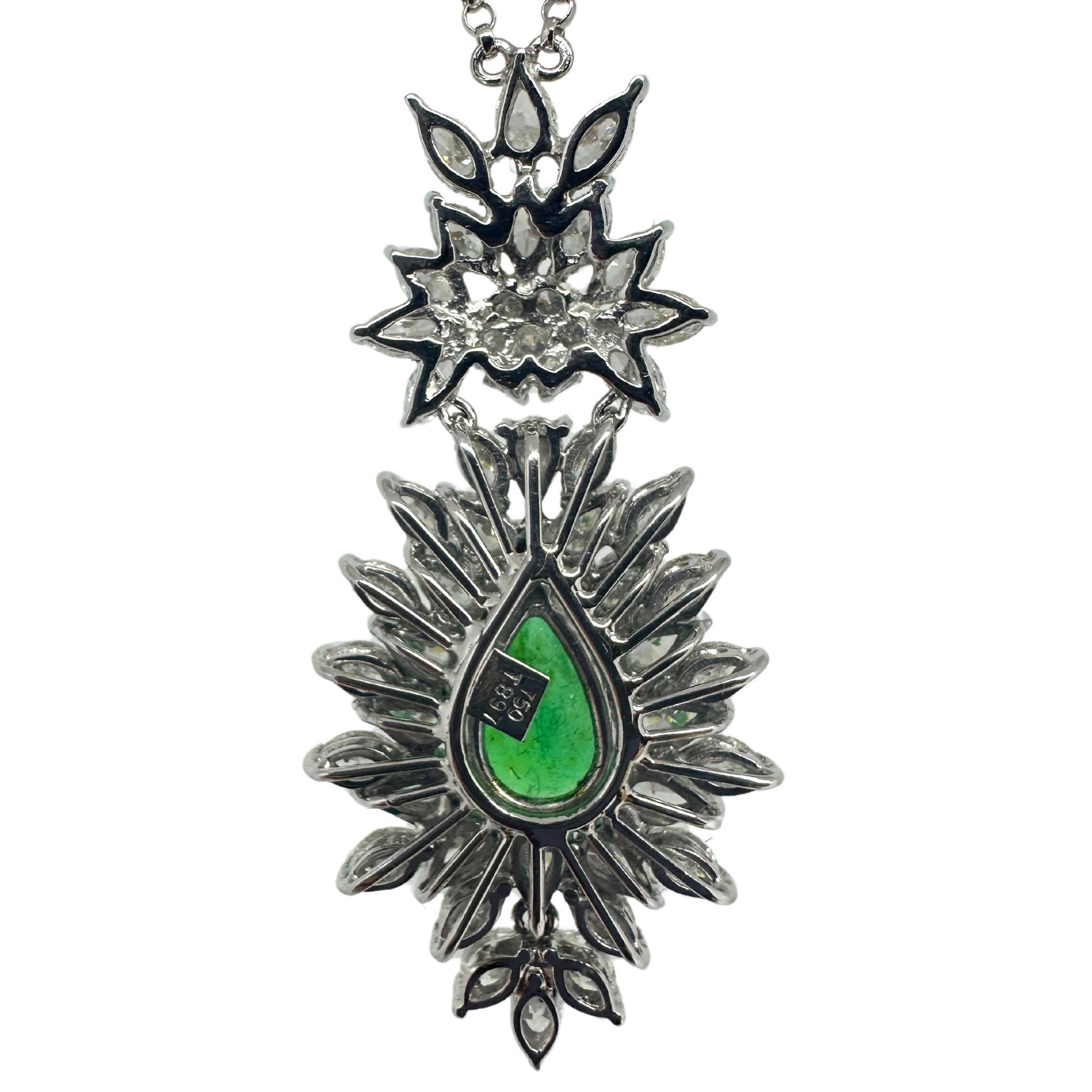 Taglio a goccia Collana con diamanti e smeraldi a forma di pera in 18k in vendita
