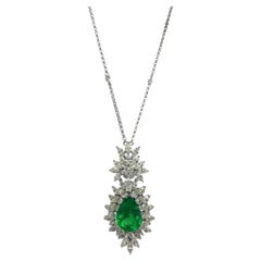Collana con diamanti e smeraldi a forma di pera in 18k