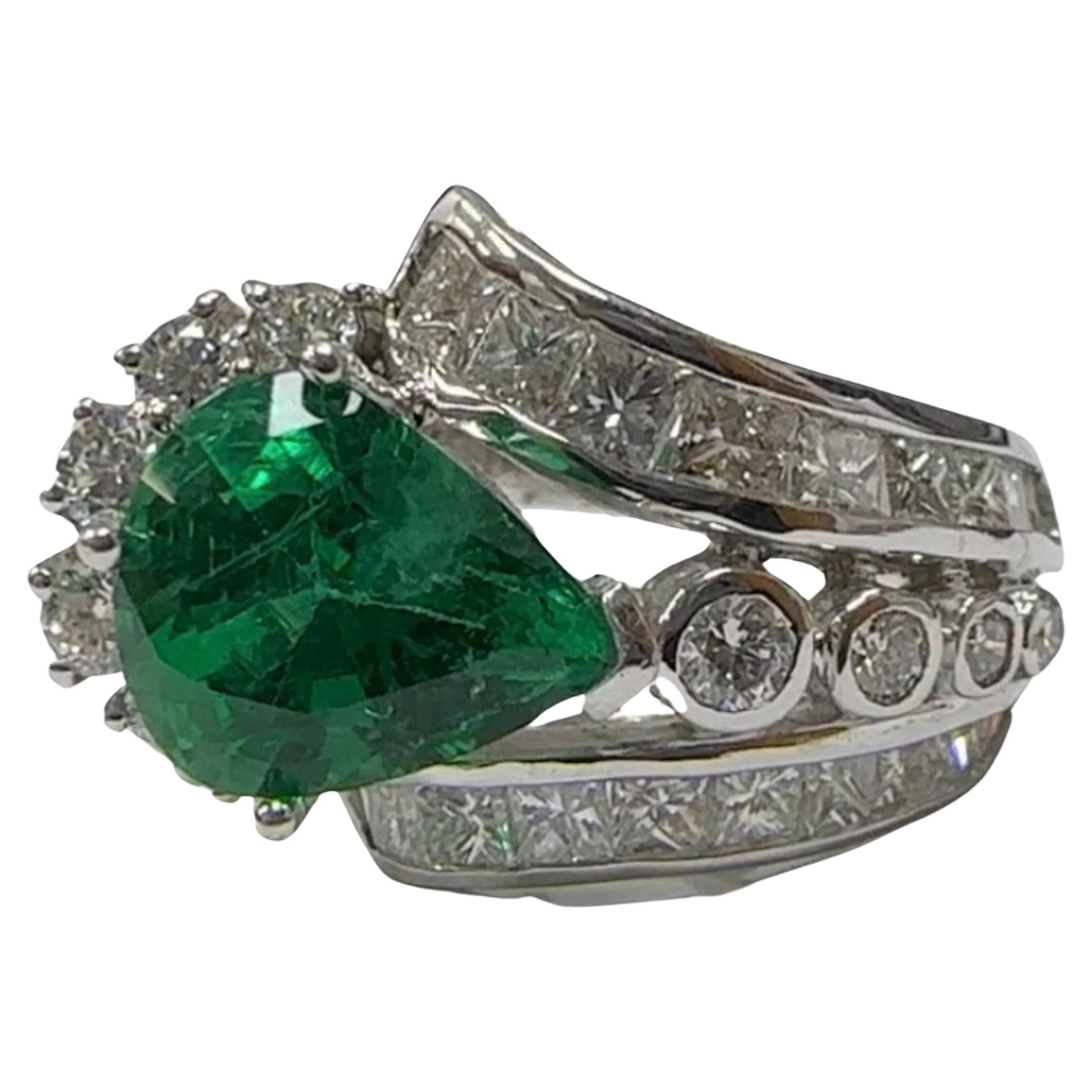 18k Diamond and Pear Shaped Emerald Ring For Sale