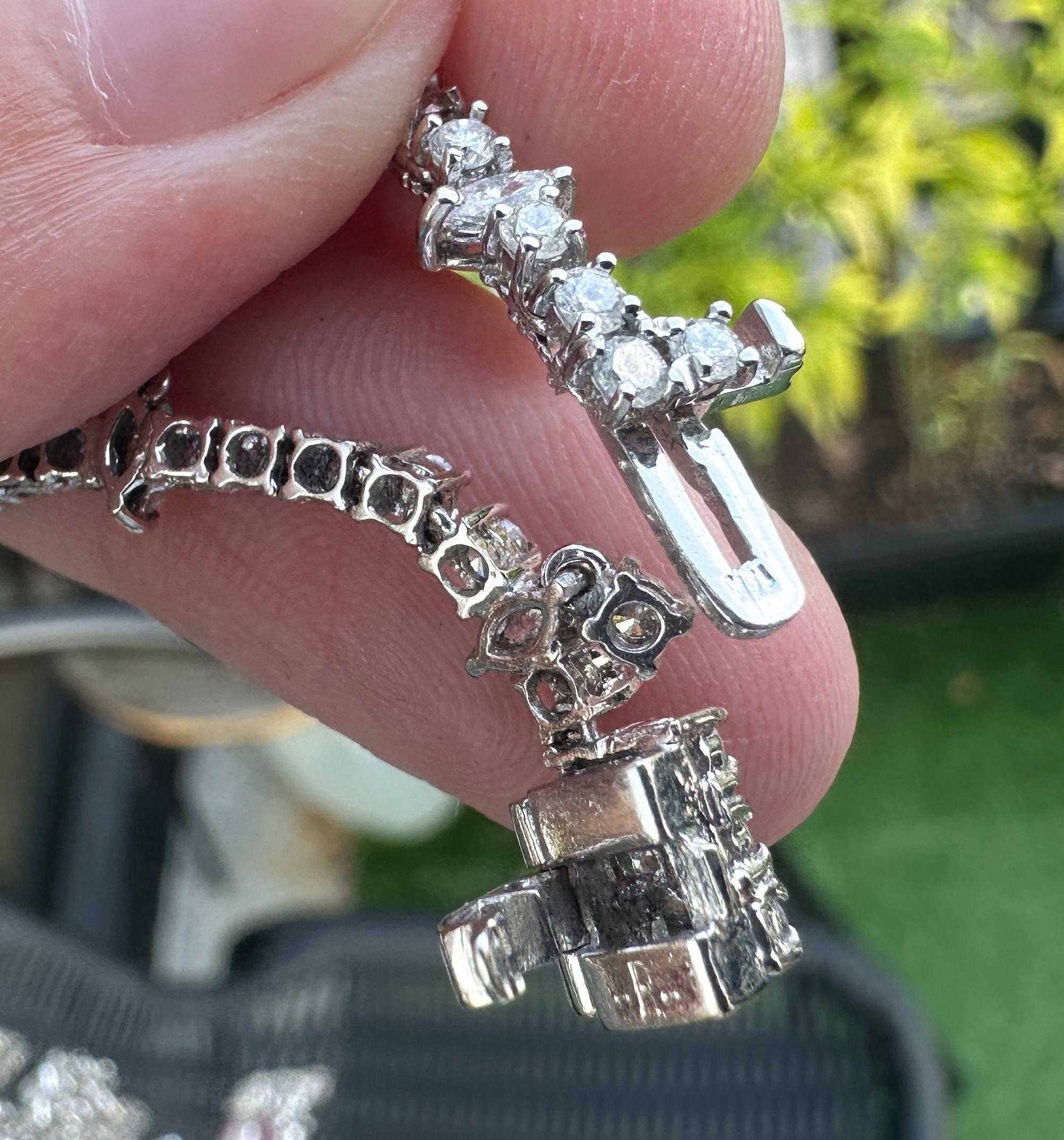 Collana con diamanti e zaffiri rosa a forma di pera in 18 carati in vendita 5