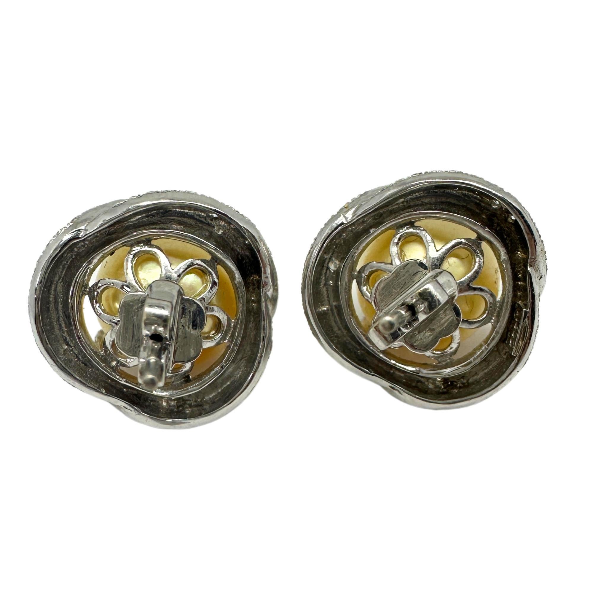 Orecchini con diamanti e perle 18k In condizioni buone in vendita a New York, NY