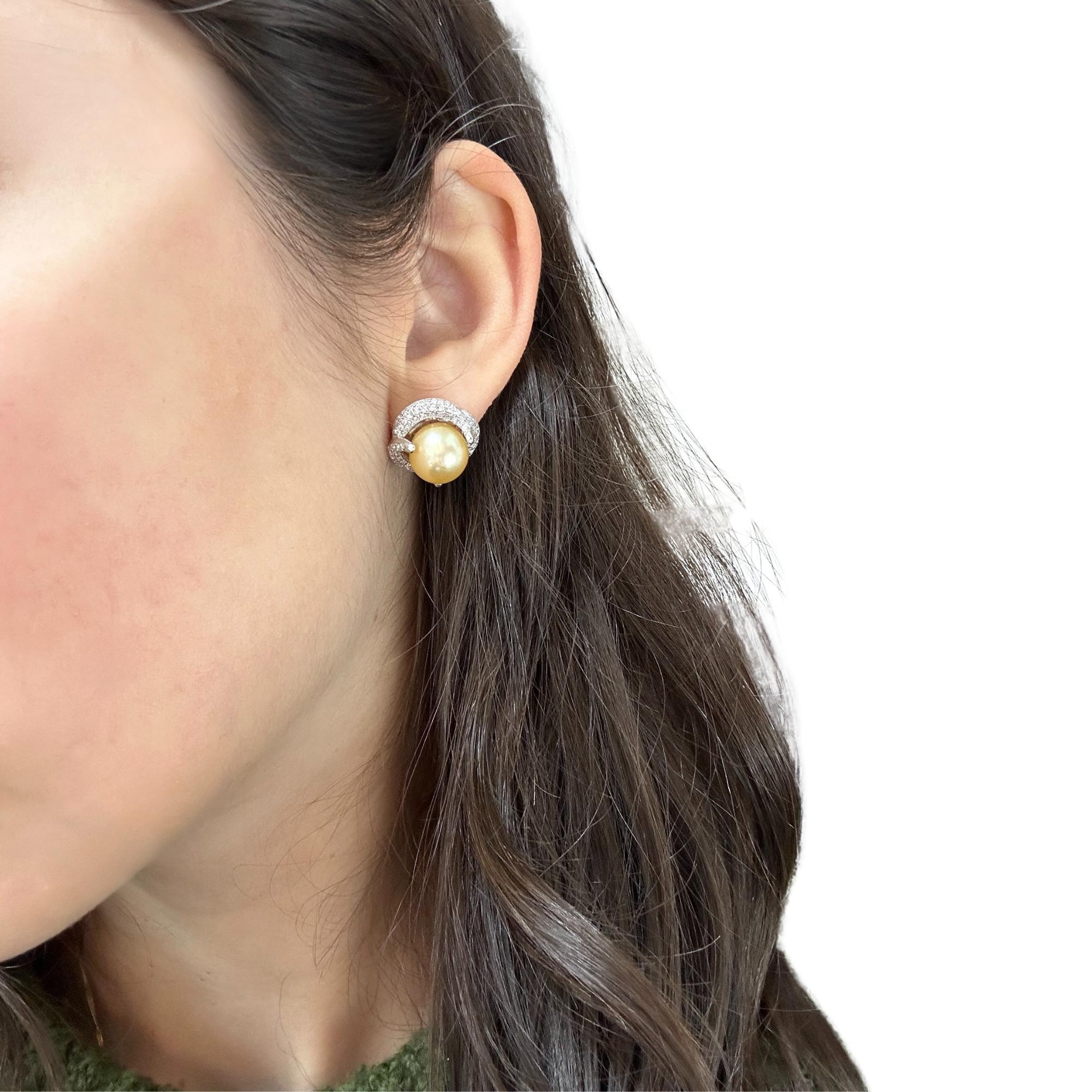 Orecchini con diamanti e perle 18k in vendita 3