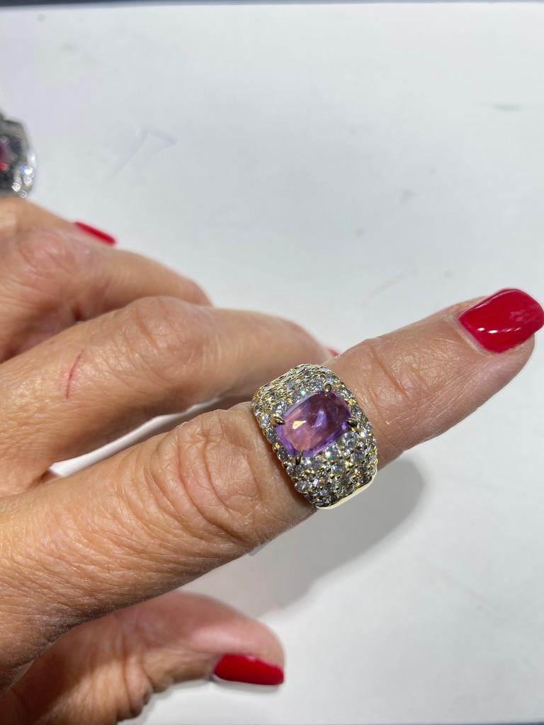 da uomo o donna Anello con diamanti e zaffiri rosa 18k 4,97 CTW Qualità VS in vendita