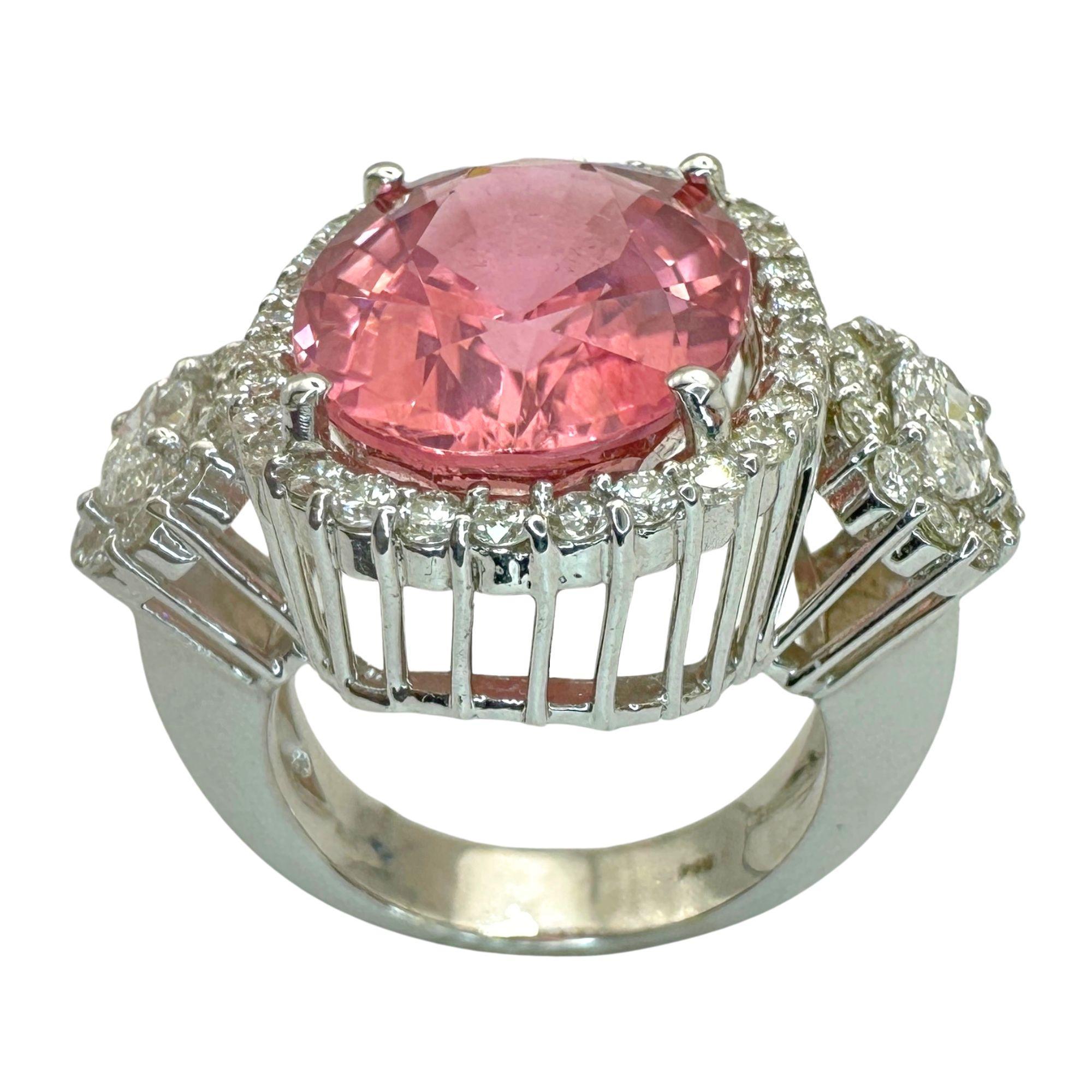 18k  Diamond and Pink Stone Center Ring In Good Condition For Sale In New York, NY