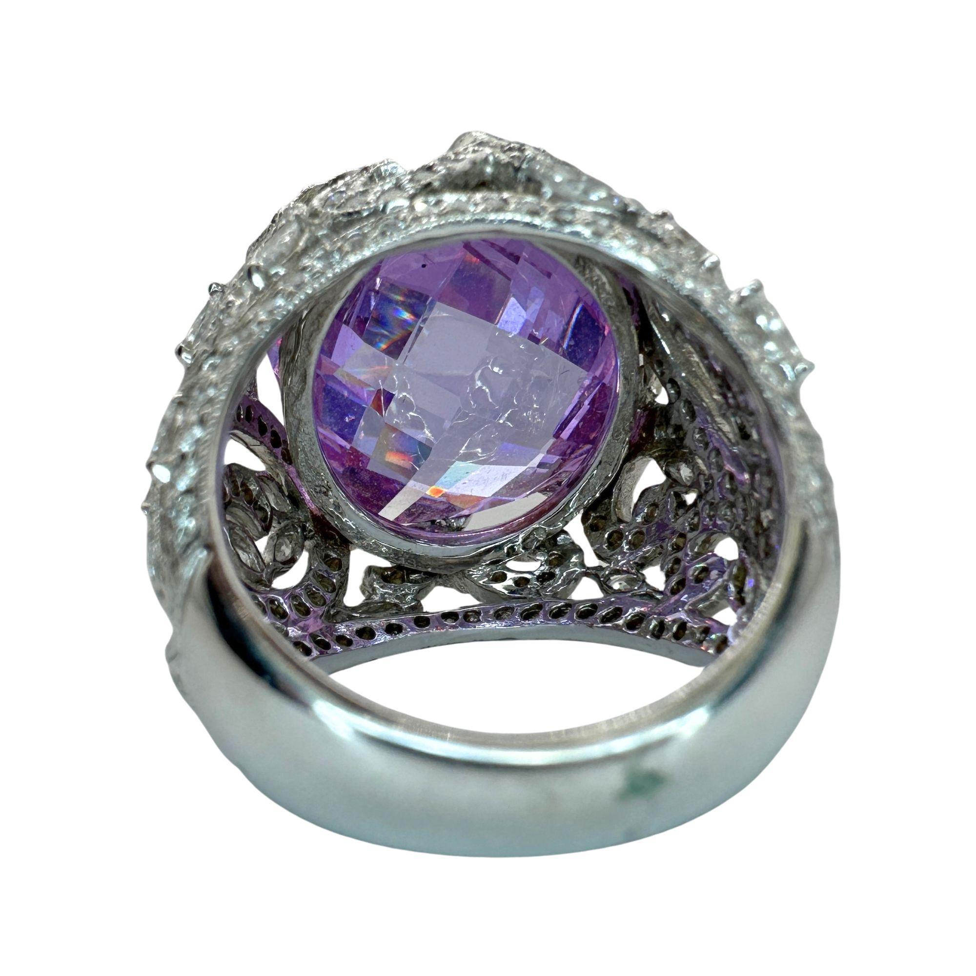 18k Diamond and Purple Stone Center Cocktail Ring In Good Condition For Sale In New York, NY