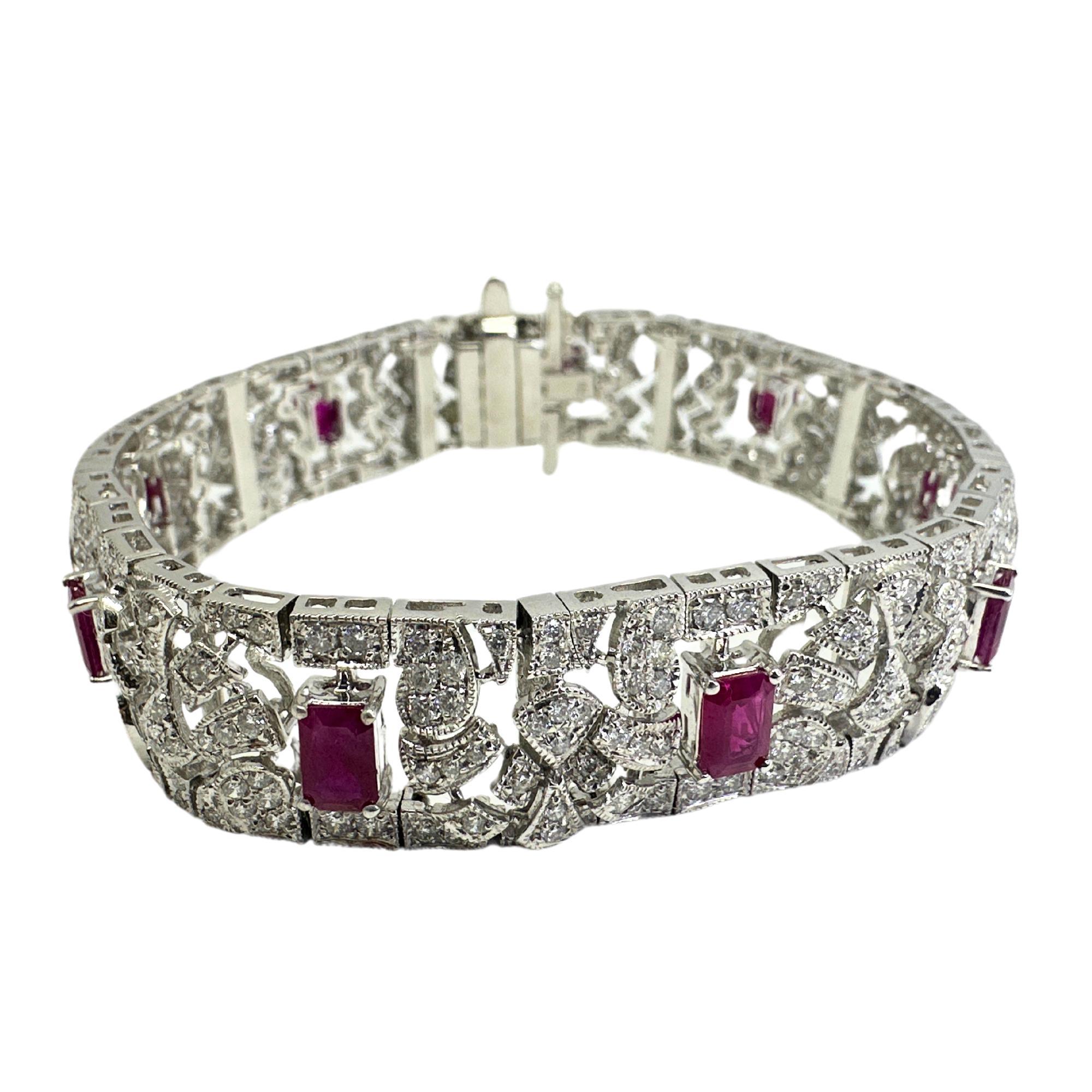 Offrez-vous le luxe ultime avec notre bracelet en diamant et rubis 18k. Fabriqué en or blanc 18 carats et orné de 3,85 carats de diamants éblouissants et de 4,54 carats de rubis rayonnants, ce bracelet respire l'élégance et la sophistication. D'une