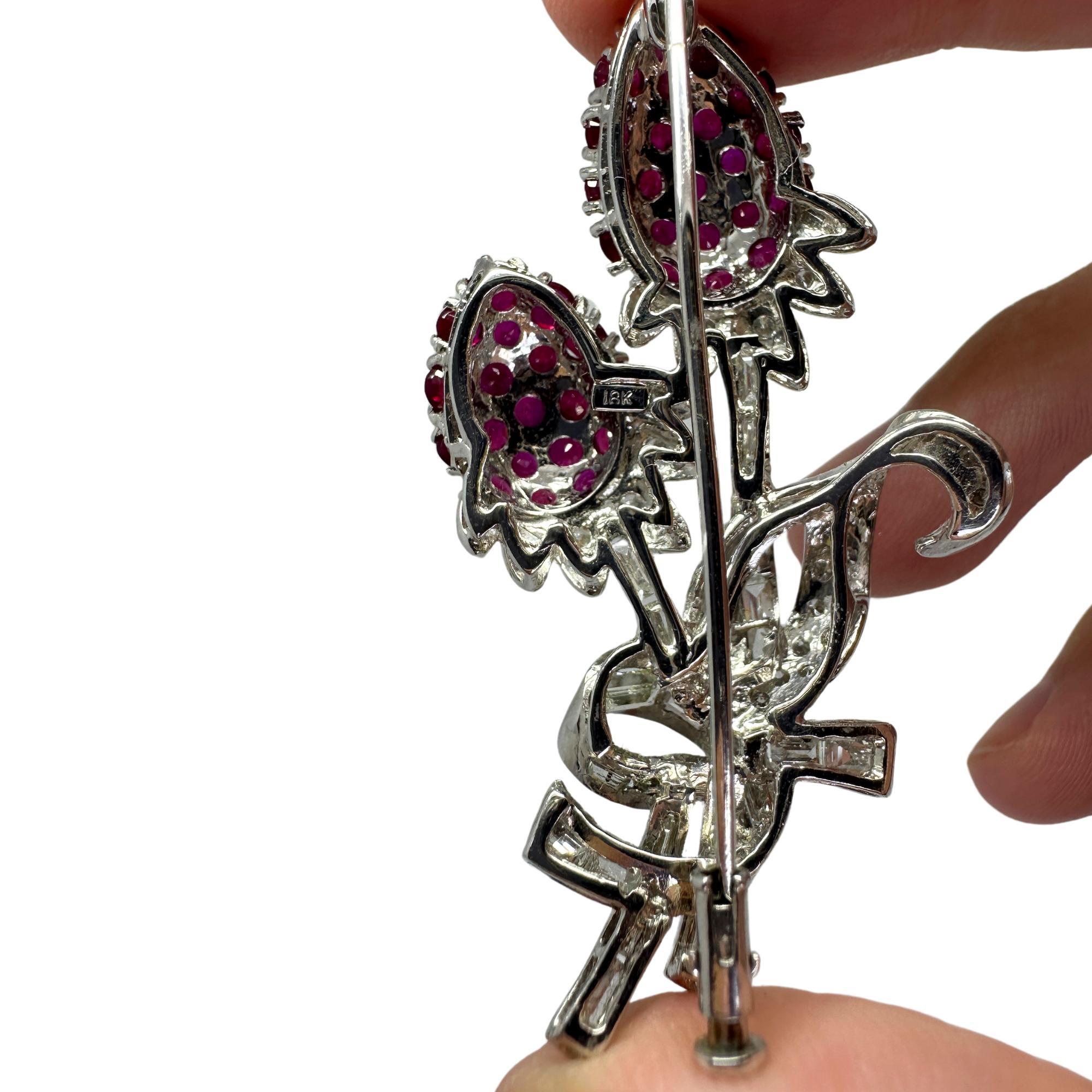Broche fleur en diamant et rubis 18K Pour femmes en vente