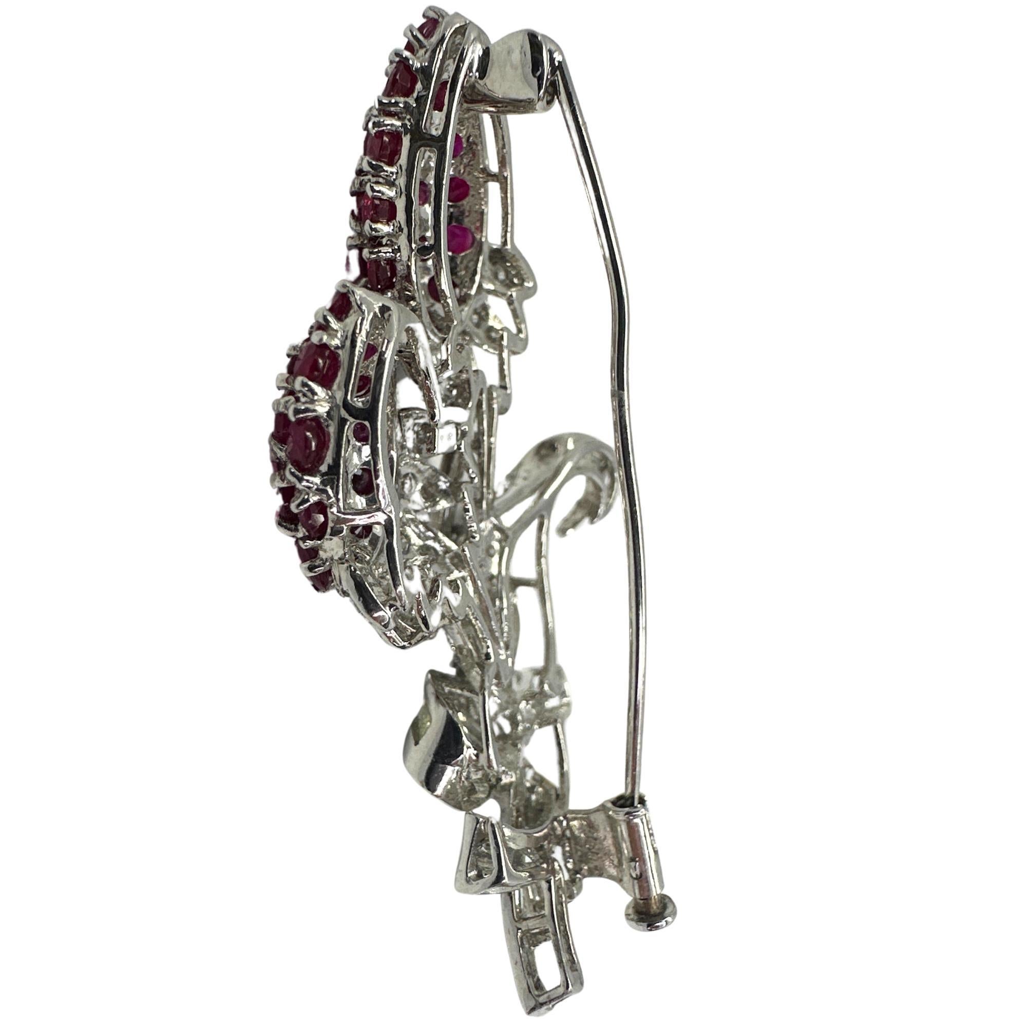 Broche fleur en diamant et rubis 18K en vente 1