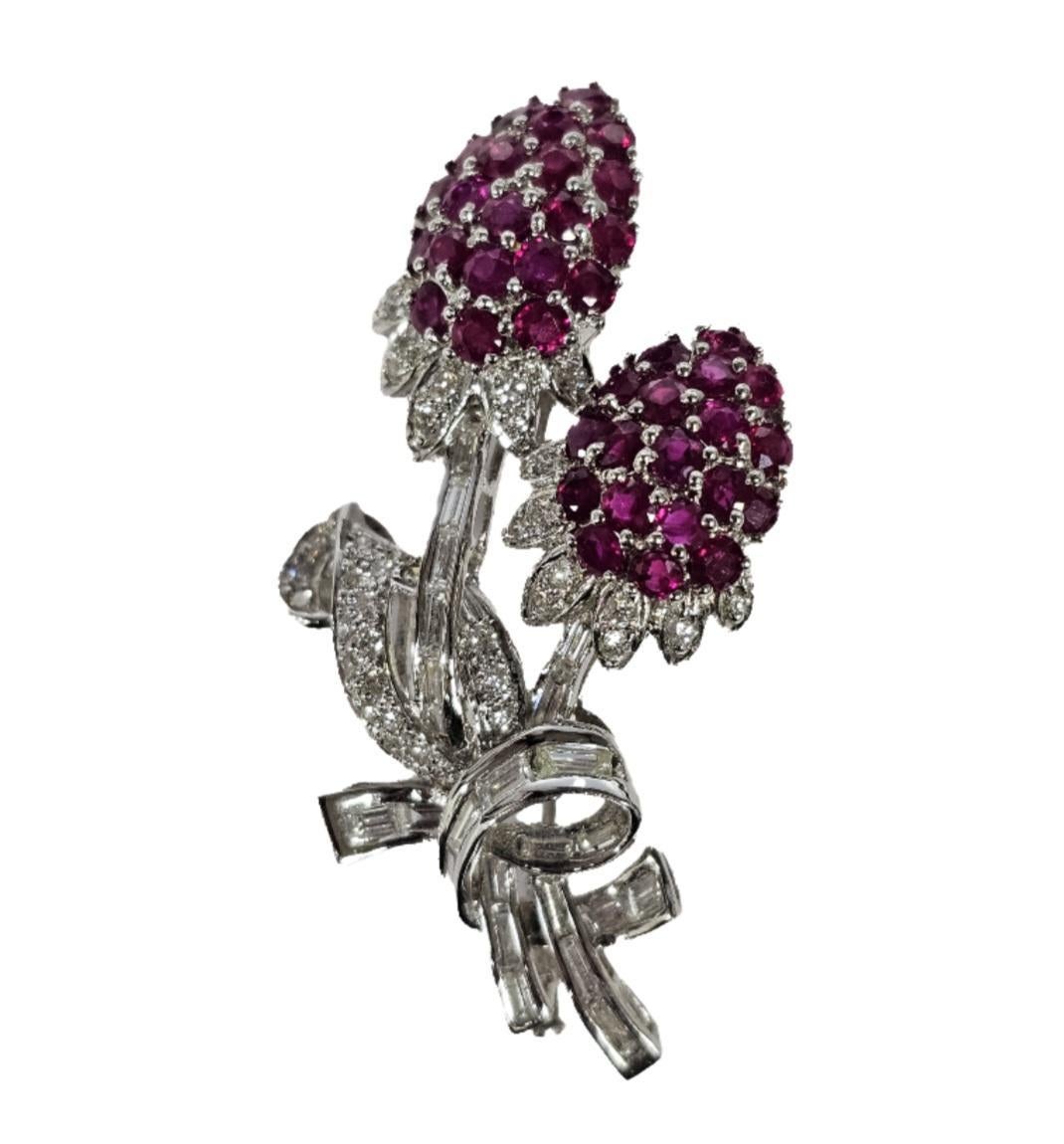 Broche fleur en diamant et rubis 18K en vente 2