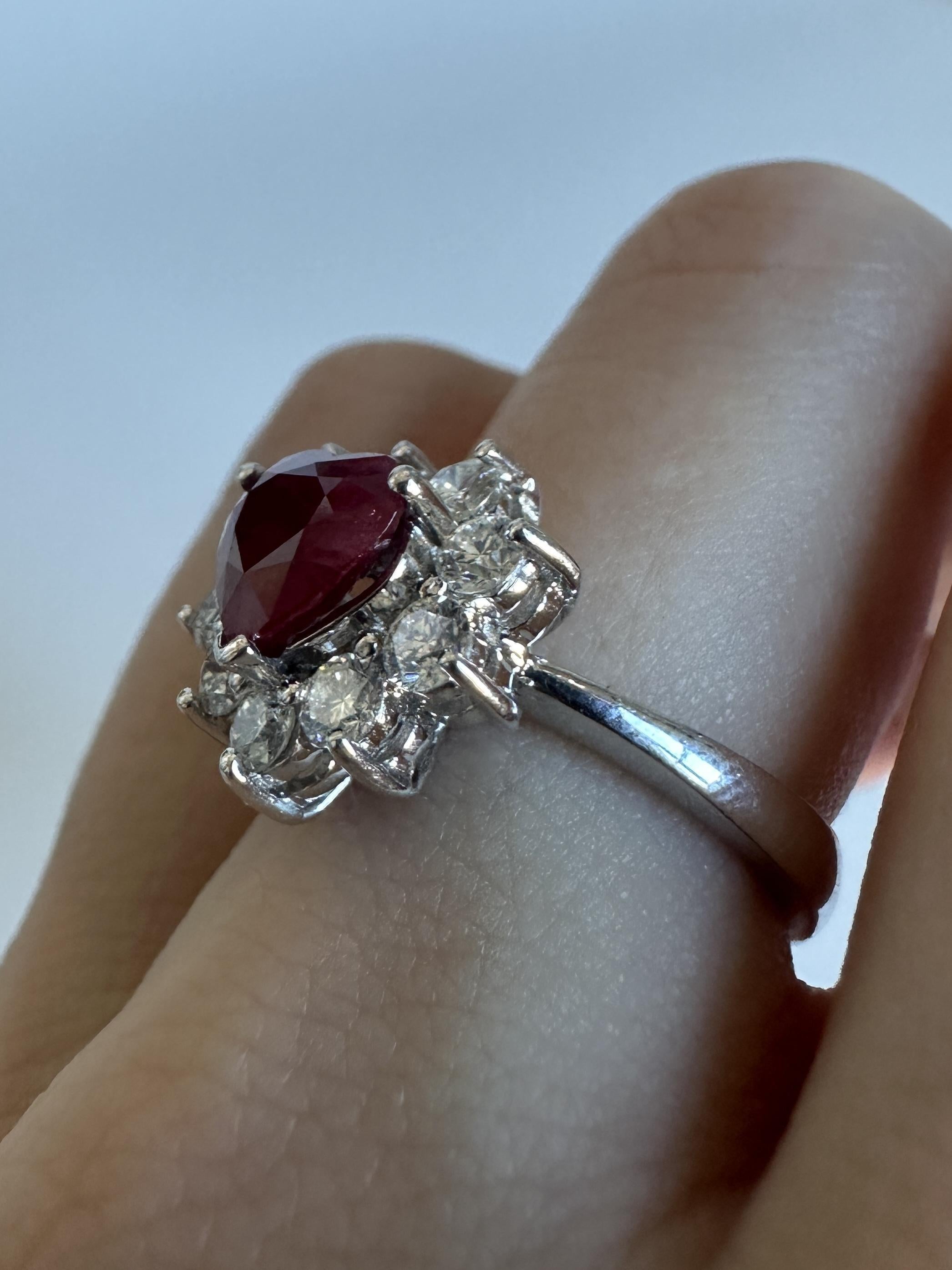 18k Diamond and Ruby Heart Ring In Good Condition For Sale In New York, NY