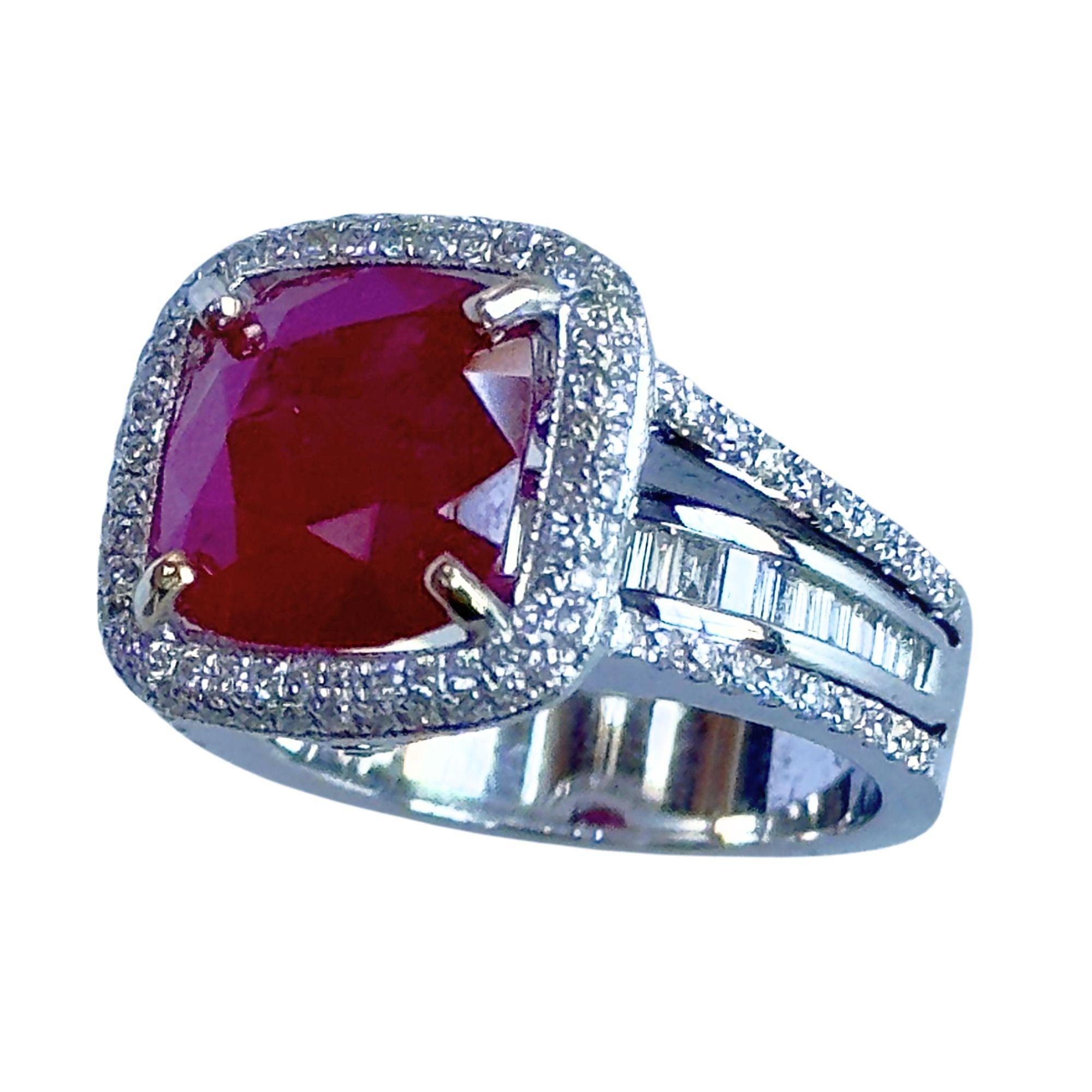 Ring aus 18 Karat Diamant und Rubin (Rundschliff) im Angebot
