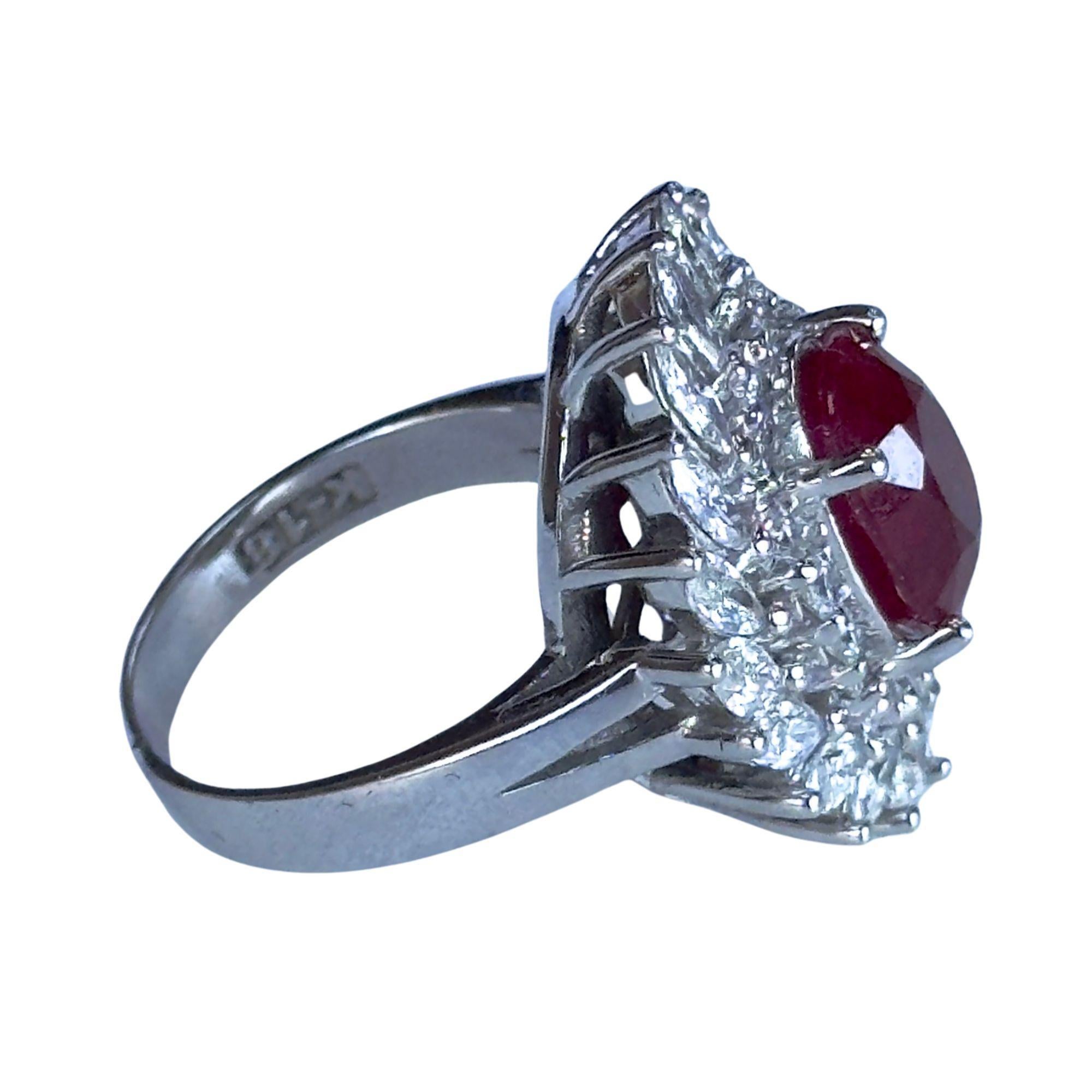 18k Diamond and Ruby Ring In Good Condition For Sale In New York, NY