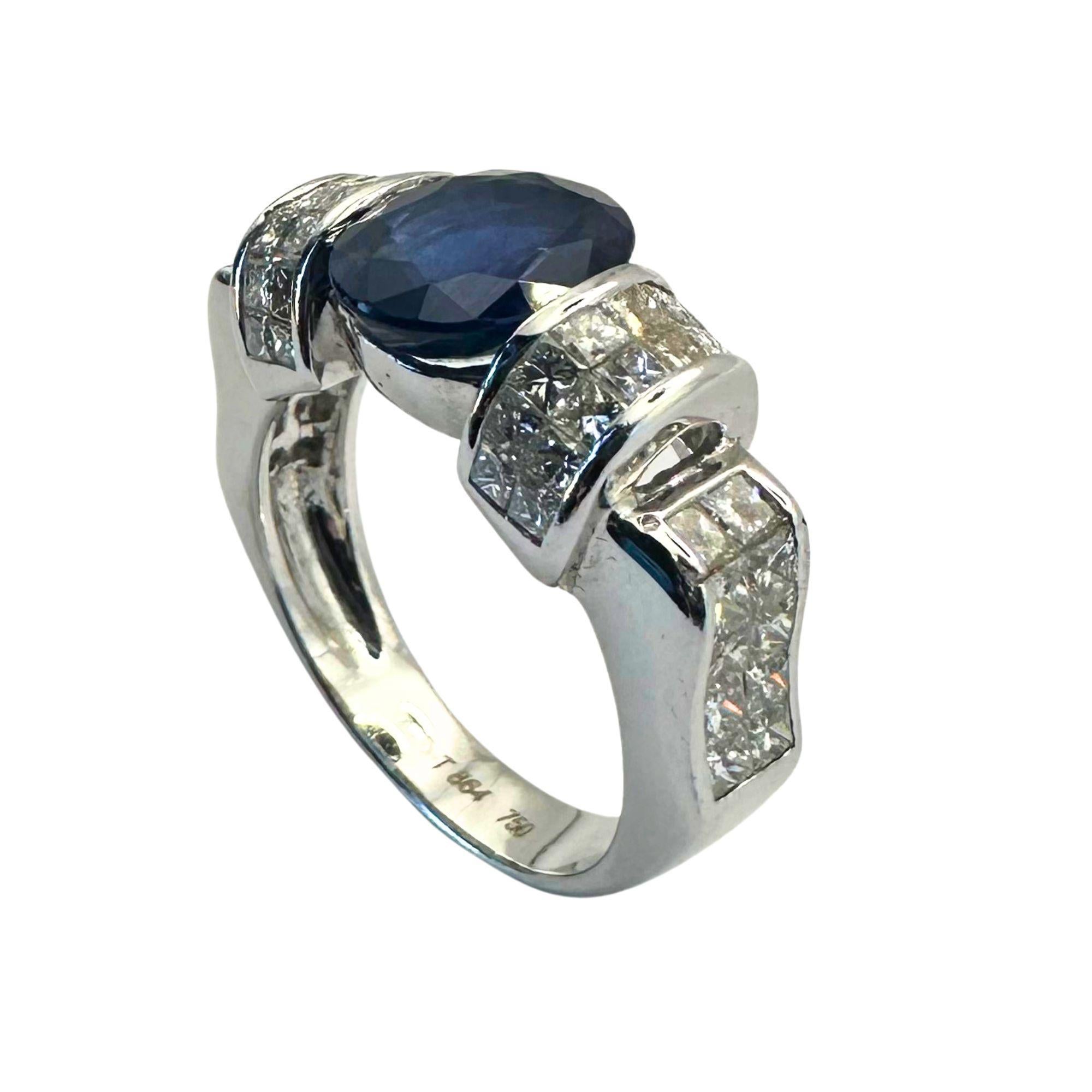 Oval Cut 18k Diamond and Sapphire Ring For Sale