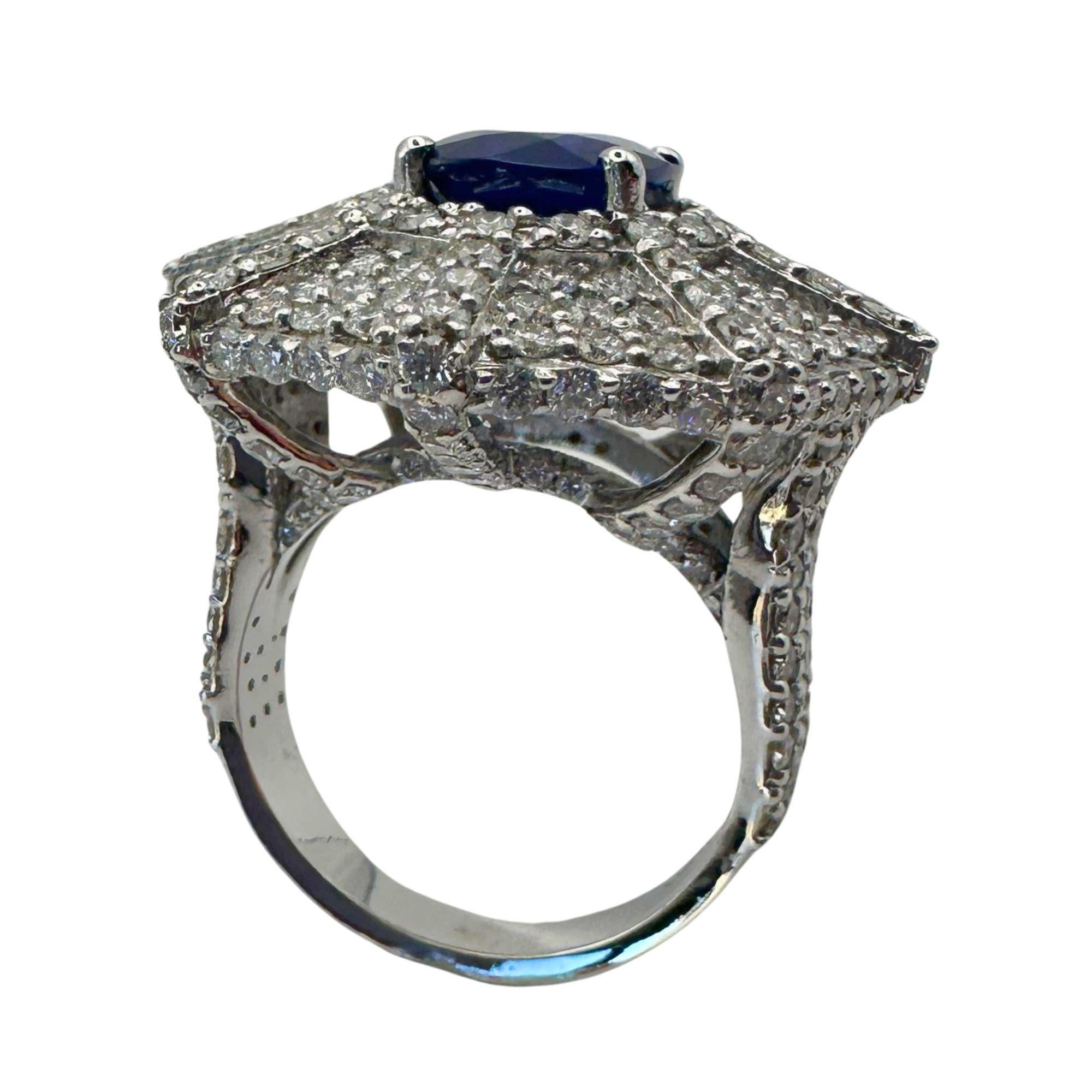 Round Cut 18k Diamond and Sapphire Ring For Sale