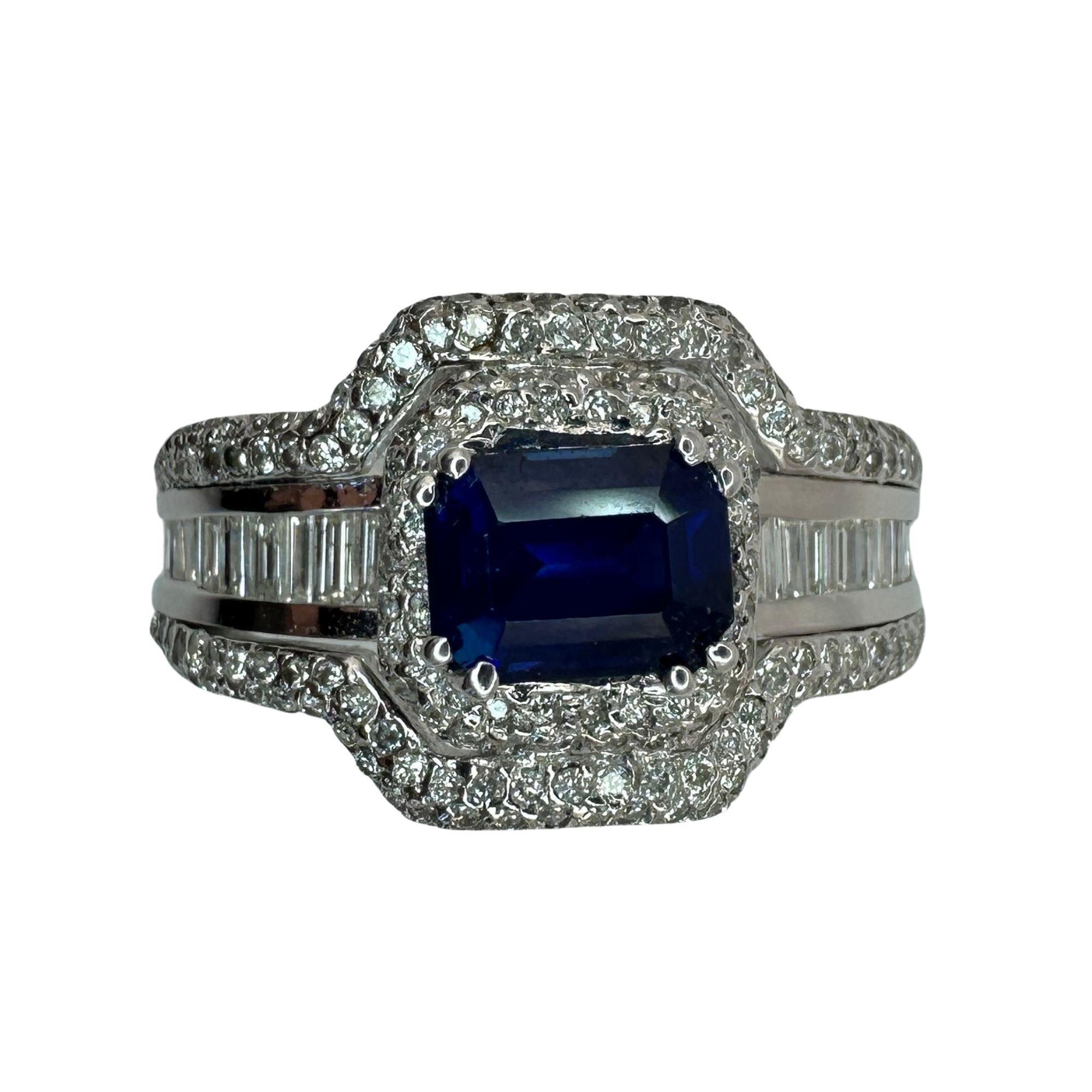 Ring aus 18 Karat Diamant und Saphir (Baguetteschliff) im Angebot