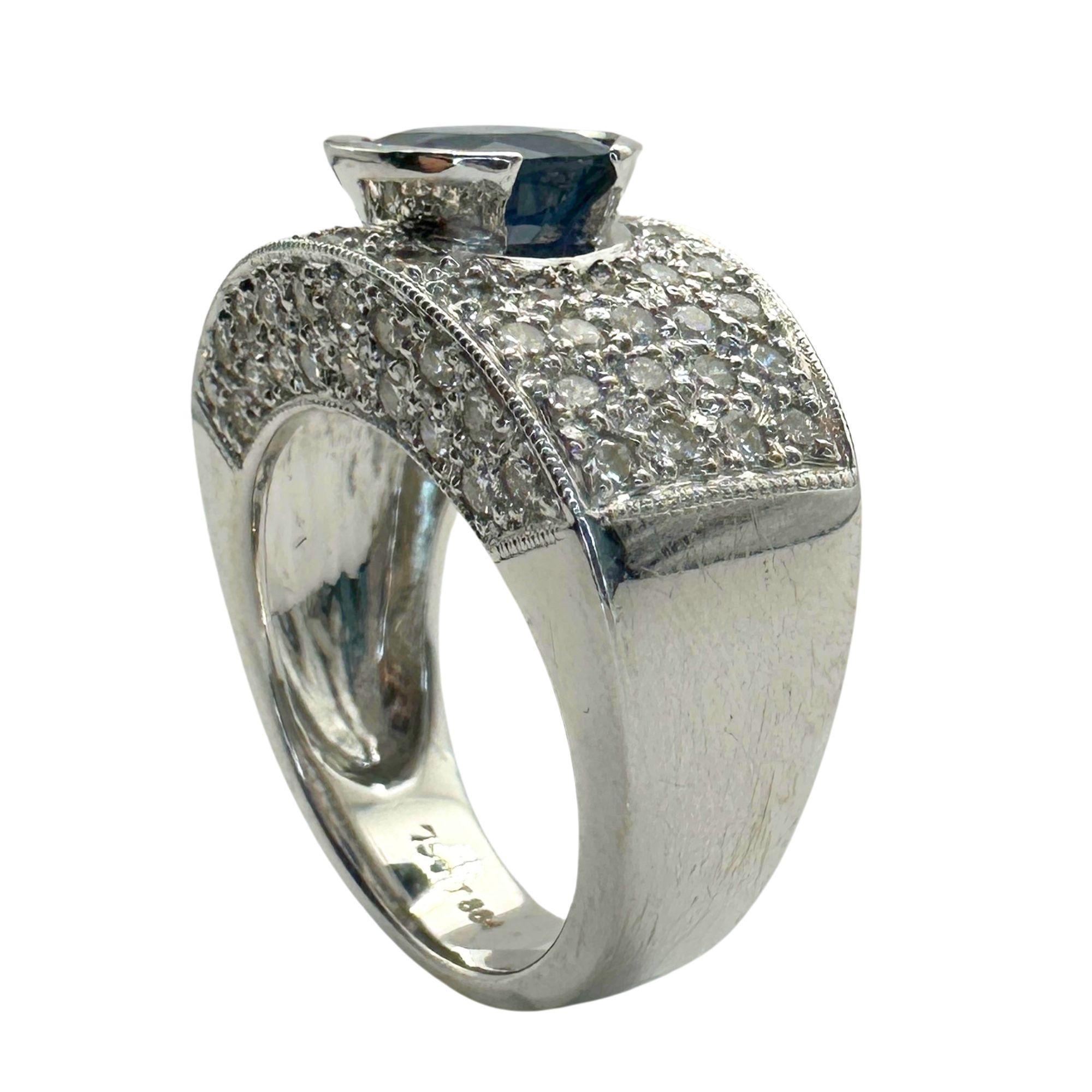 18k Diamond and Sapphire Ring In Good Condition For Sale In New York, NY
