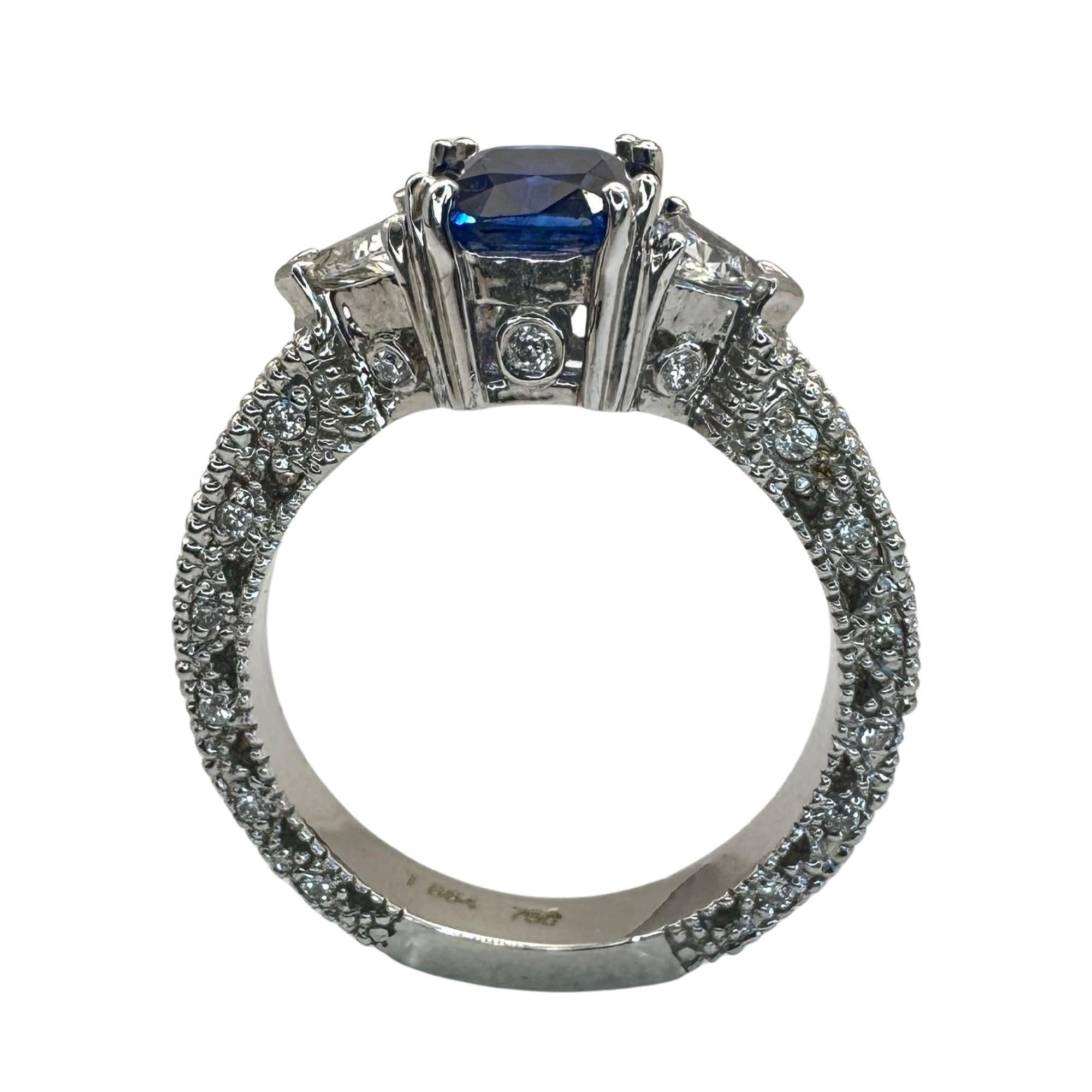 Ring aus 18 Karat Diamant und Saphir im Zustand „Gut“ in New York, NY