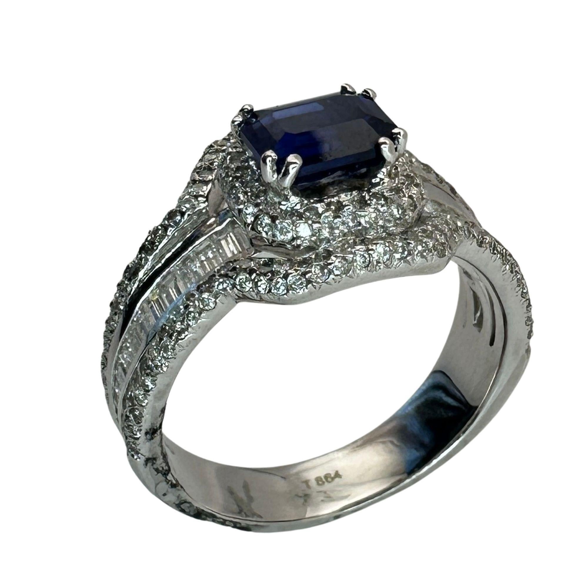 Ring aus 18 Karat Diamant und Saphir im Angebot 1