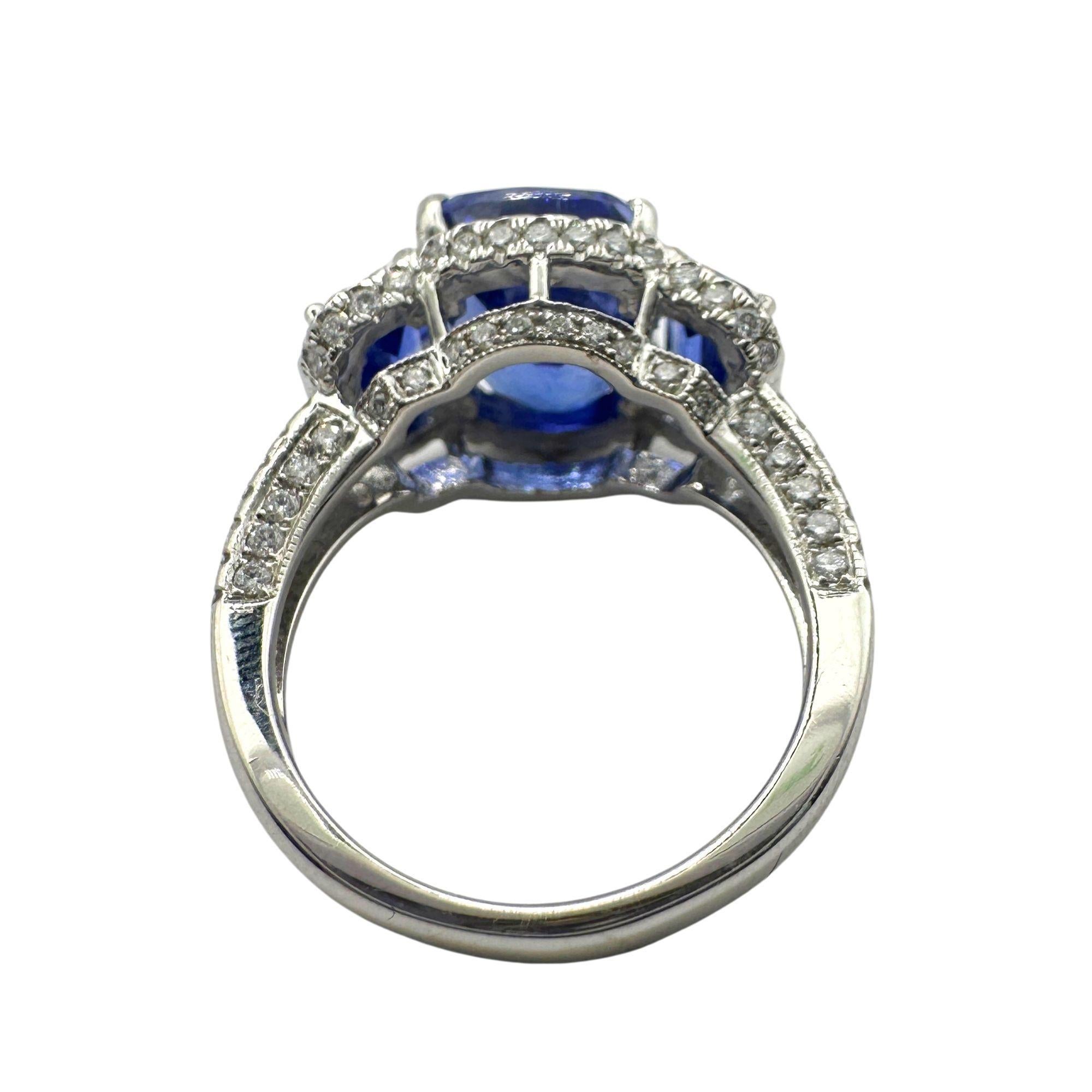 Anello a tre pietre con diamanti e zaffiri 18 carati In condizioni buone in vendita a New York, NY