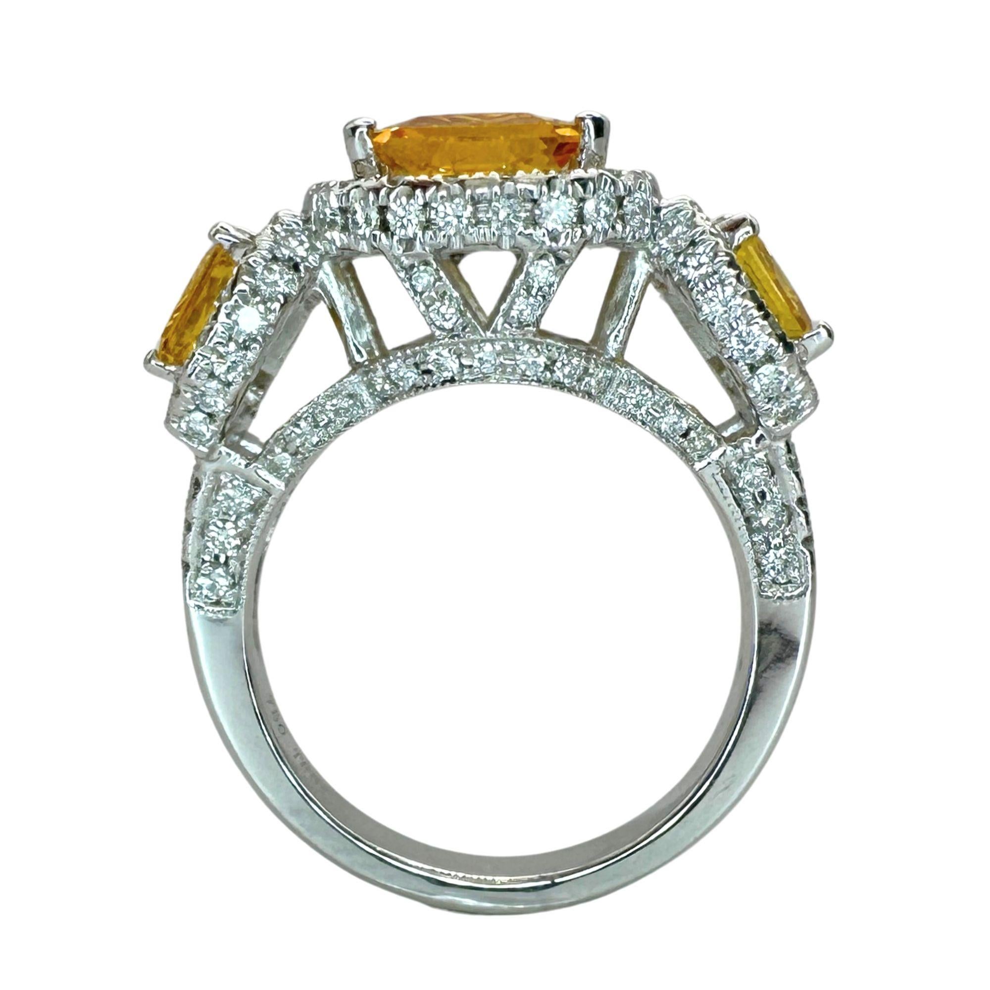18k Diamant und Gelber Saphir Drei Stein Ring im Angebot 1