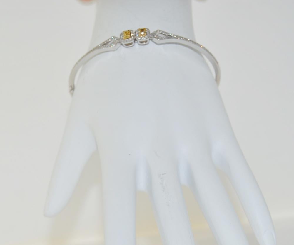 18 Karat Diamond Bangle Bracelet In New Condition For Sale In Los Angeles, CA