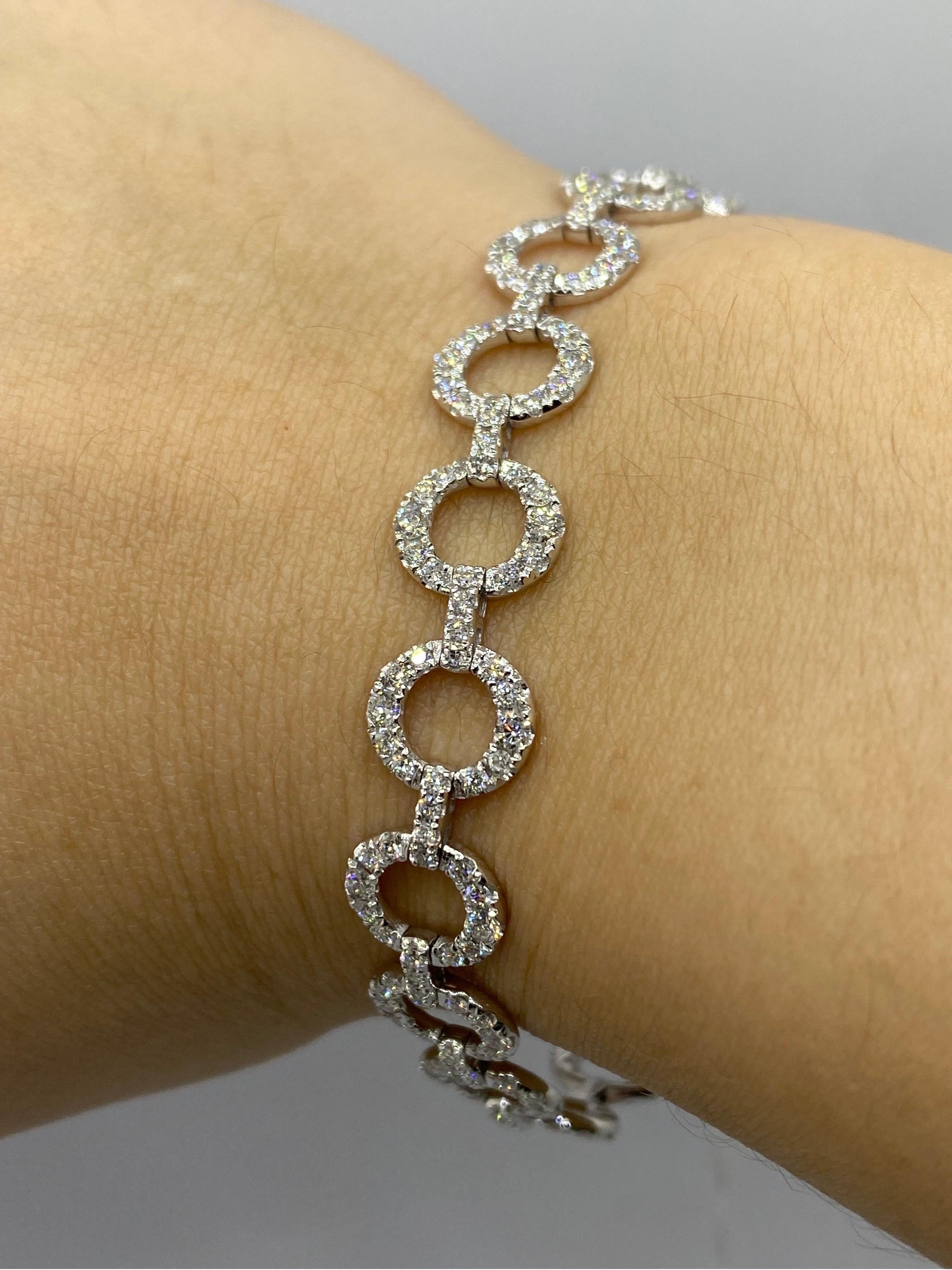 Round Cut 18k Diamond Bracelet For Sale