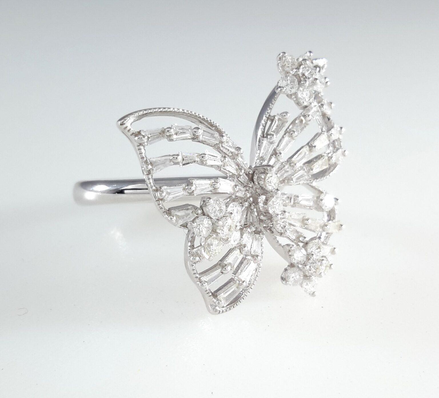 Anello a farfalla con diamante 18k In condizioni ottime in vendita a Los Angeles, CA