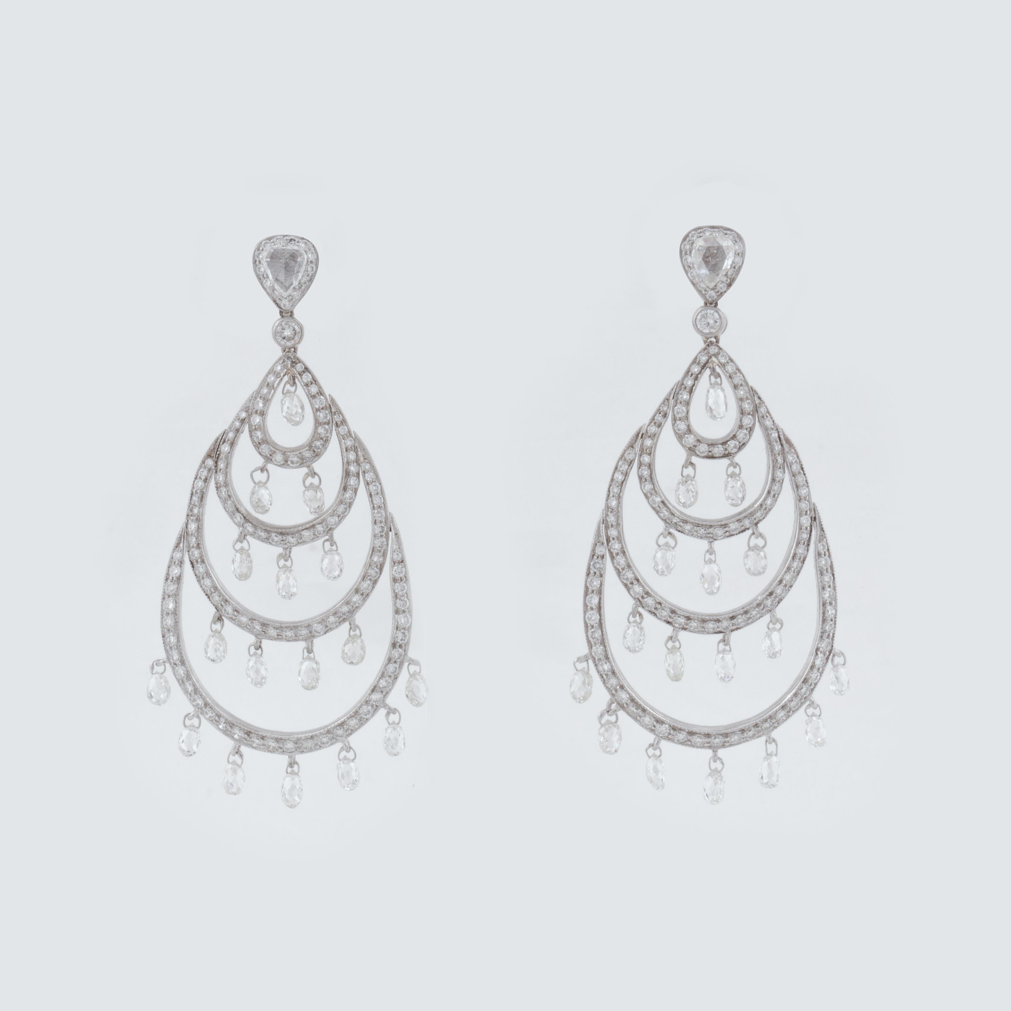 18K White Gold Diamond Chandelier Earrings In Good Condition For Sale In Houston, TX