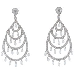 Boucles d'oreilles chandelier en or blanc 18K avec diamants