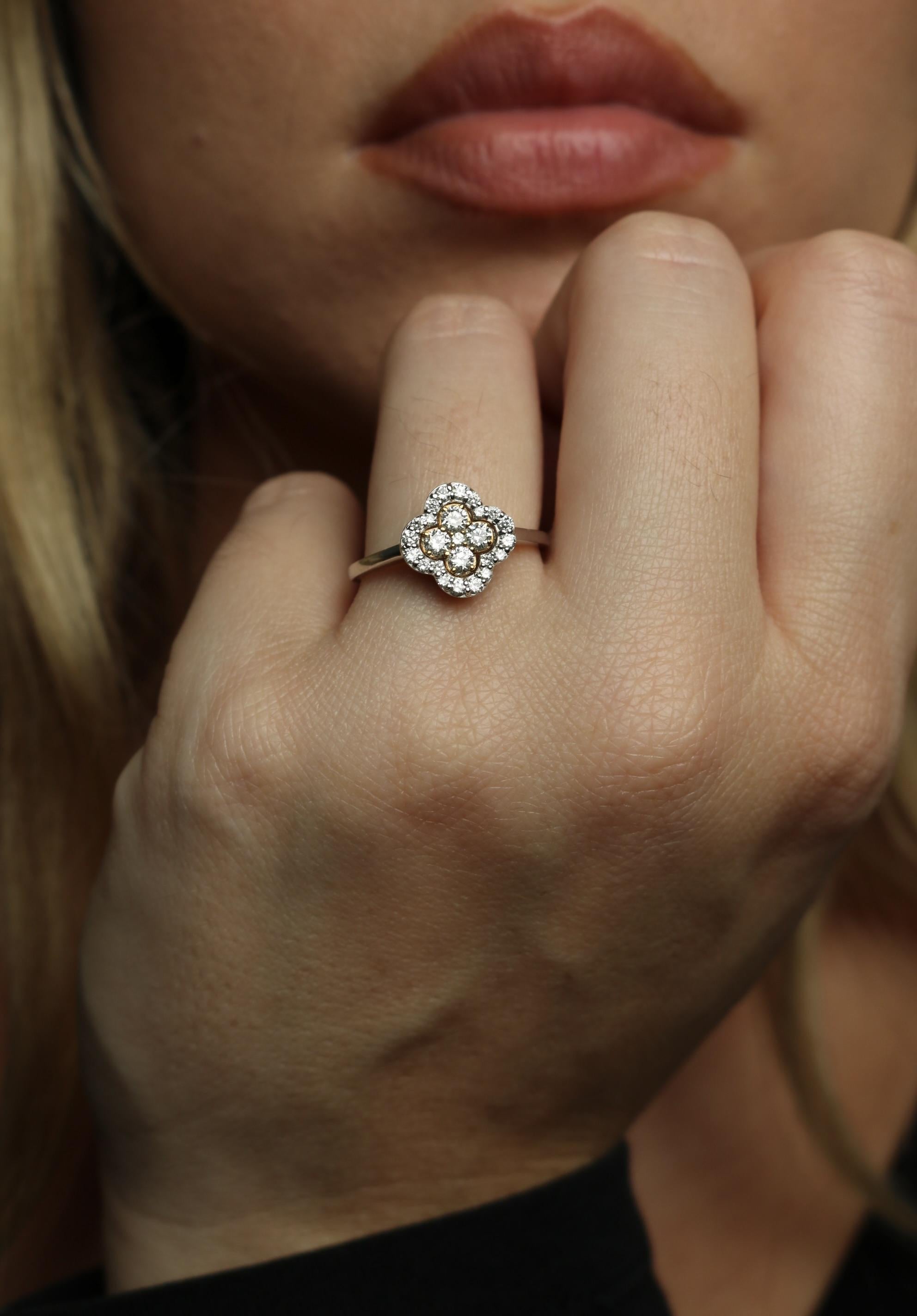 Bague trèfle en or blanc 18 carats Taille 7 ~0.5ctw Diamants en vente 5