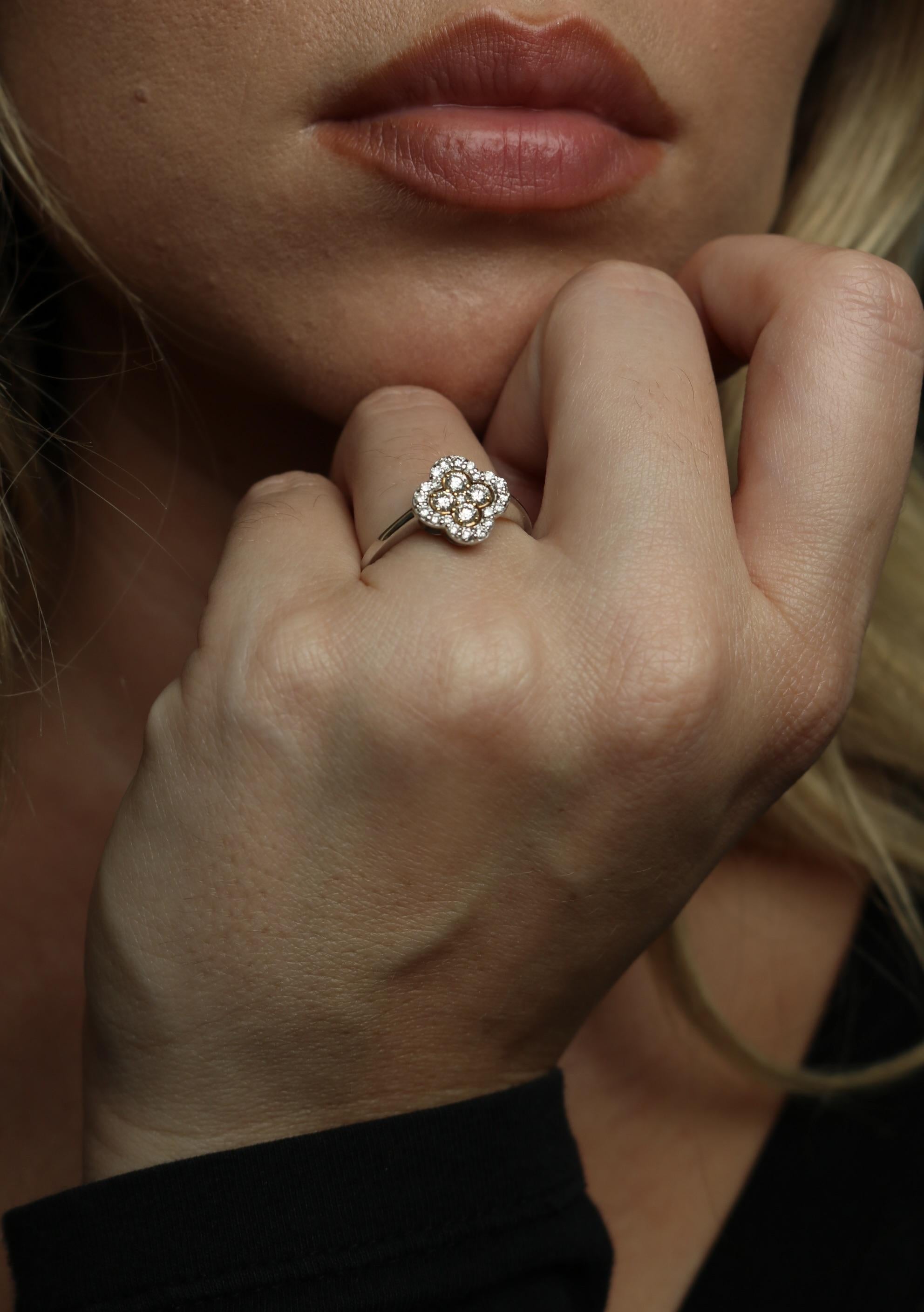 Bague trèfle en or blanc 18 carats Taille 7 ~0.5ctw Diamants en vente 6