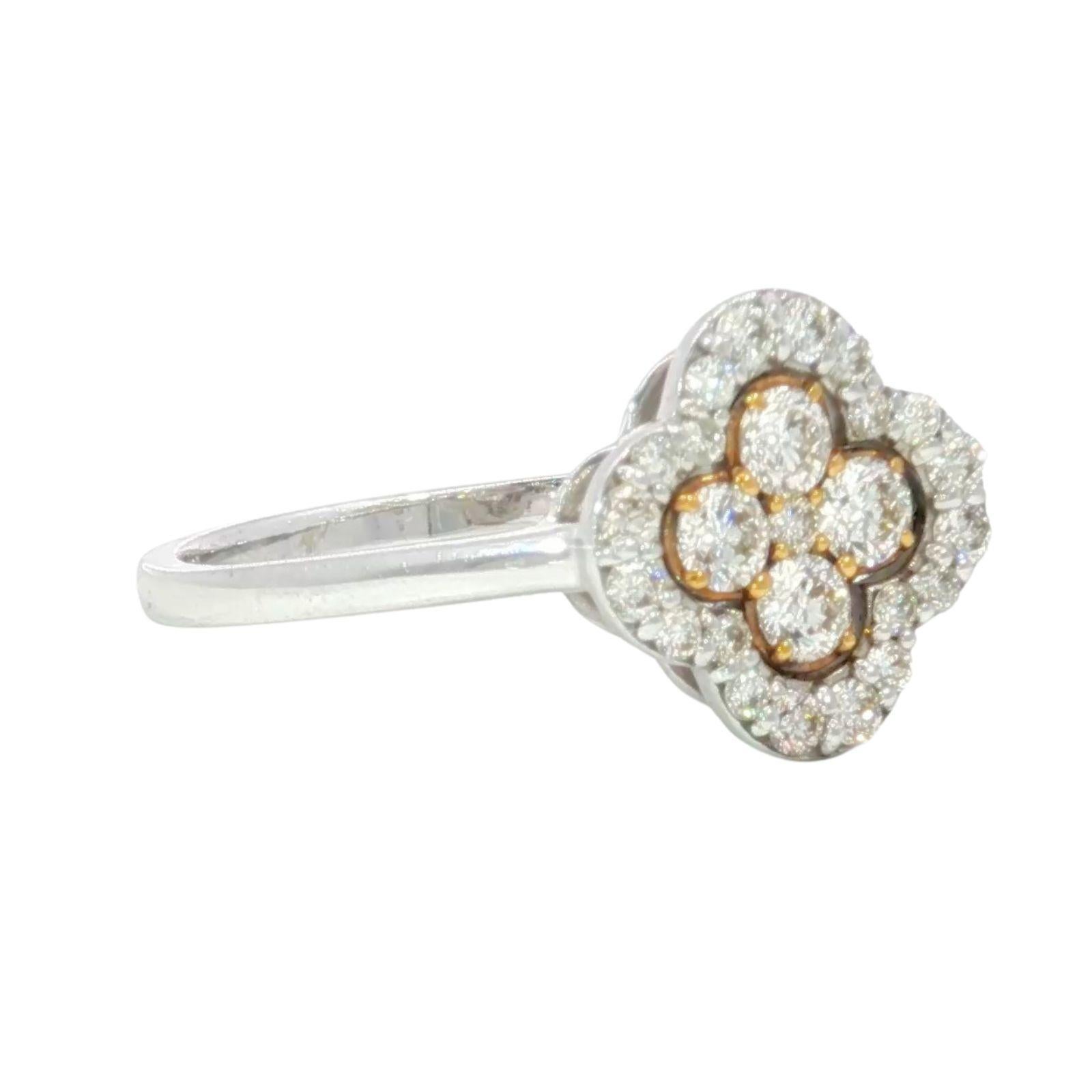 Taille ronde Bague trèfle en or blanc 18 carats Taille 7 ~0.5ctw Diamants en vente