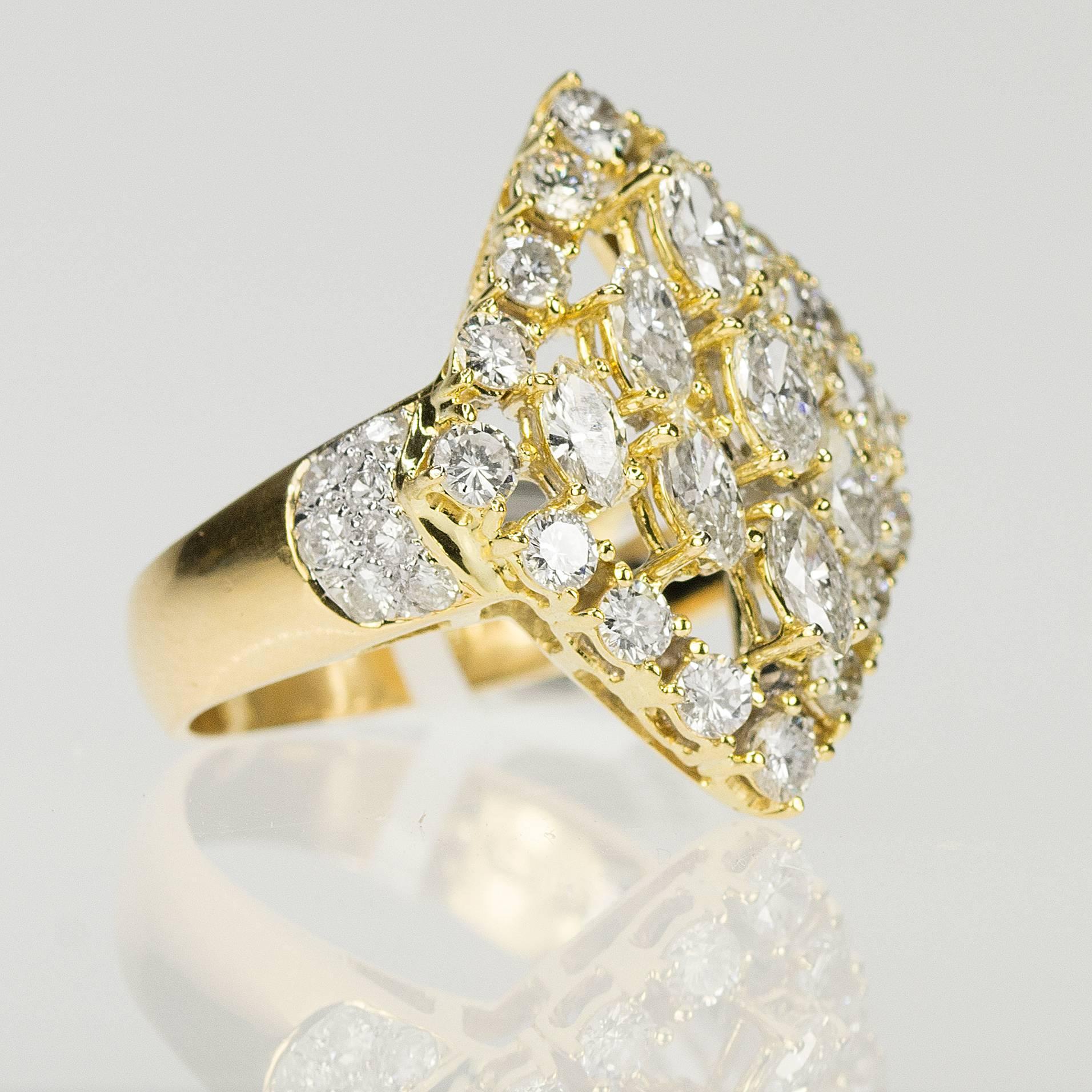 18 Karat Diamond Cluster Ring In Excellent Condition For Sale In Sarasota, FL
