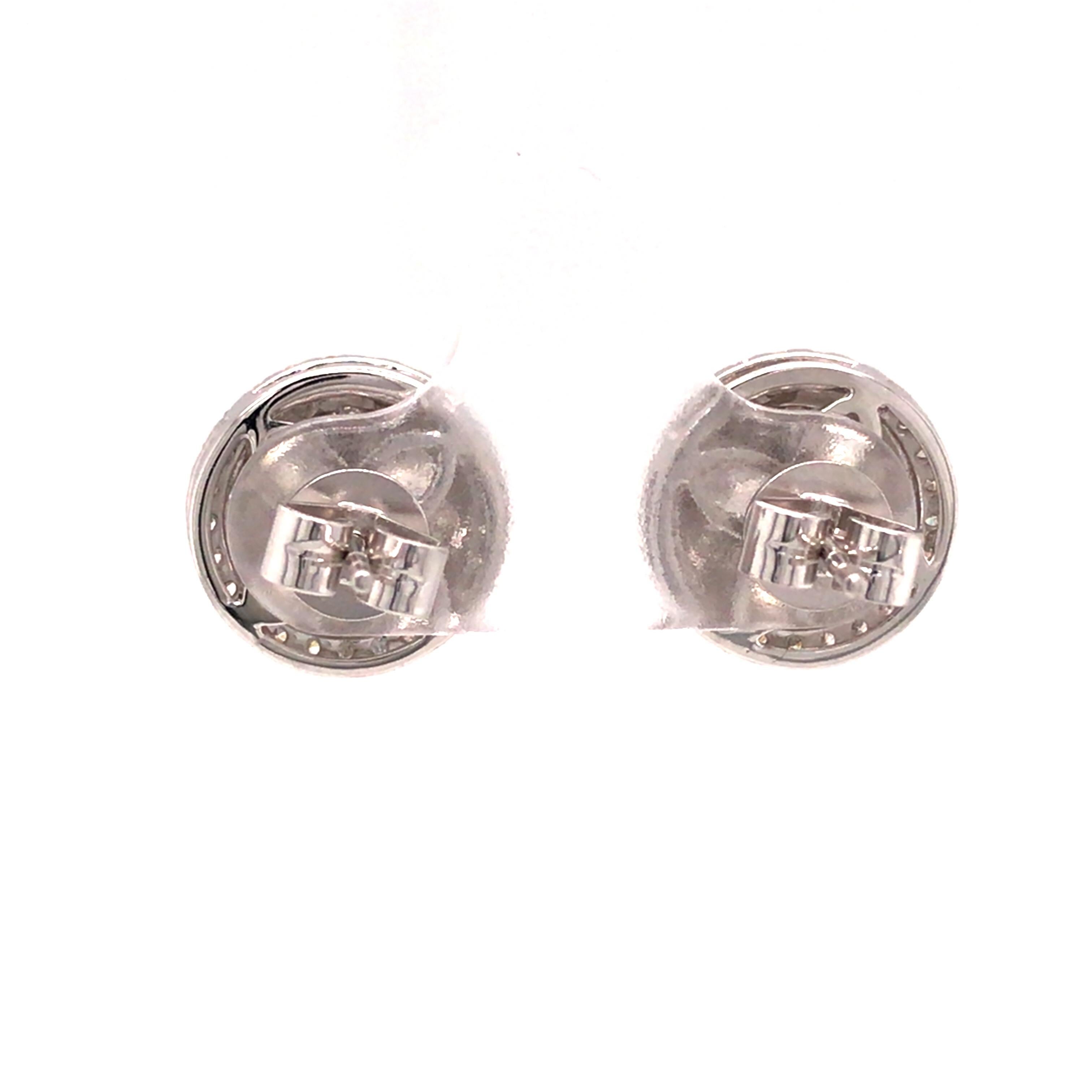 18K Diamond Cluster Studs White Gold In New Condition In Boca Raton, FL