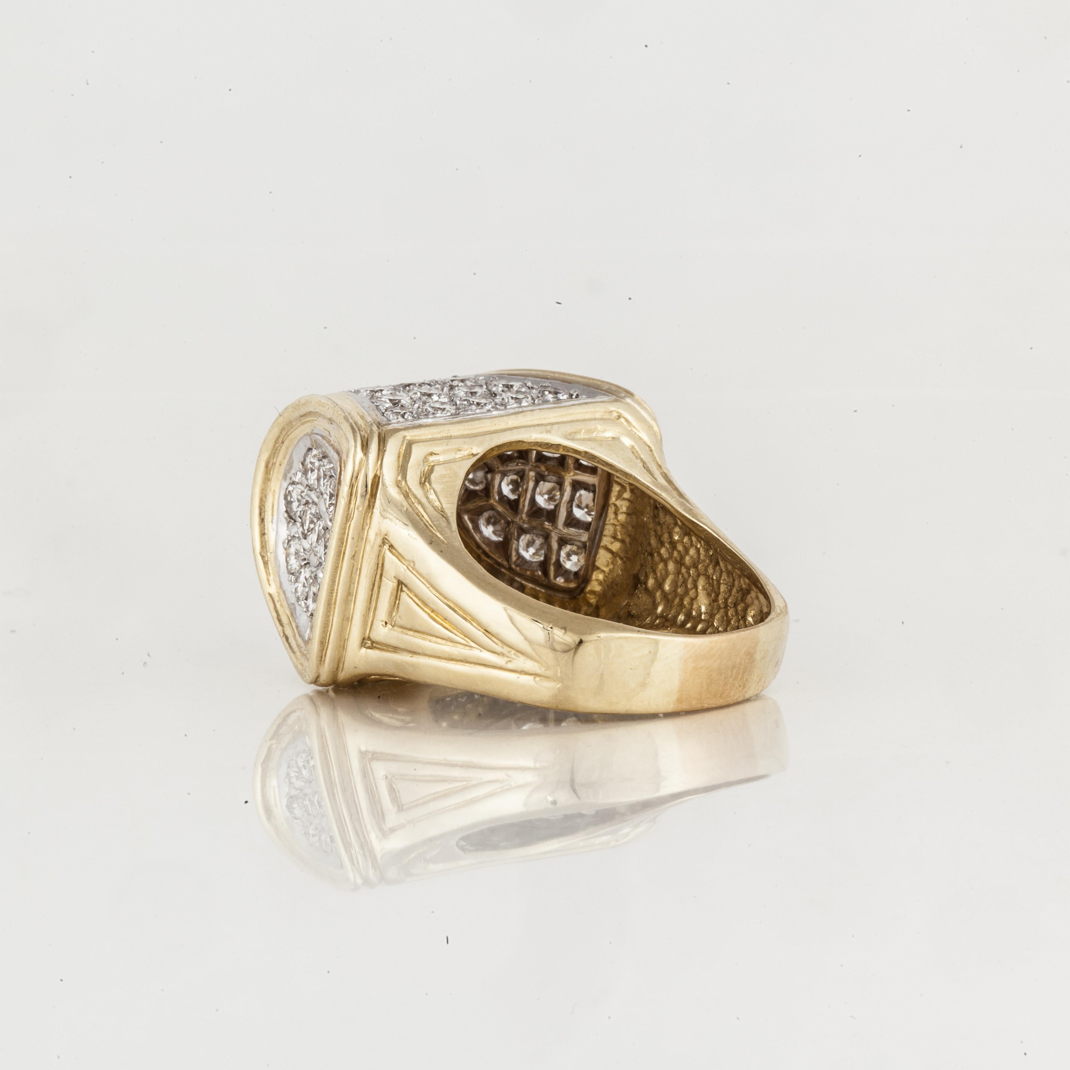 Round Cut 18K Gold Diamond Ring