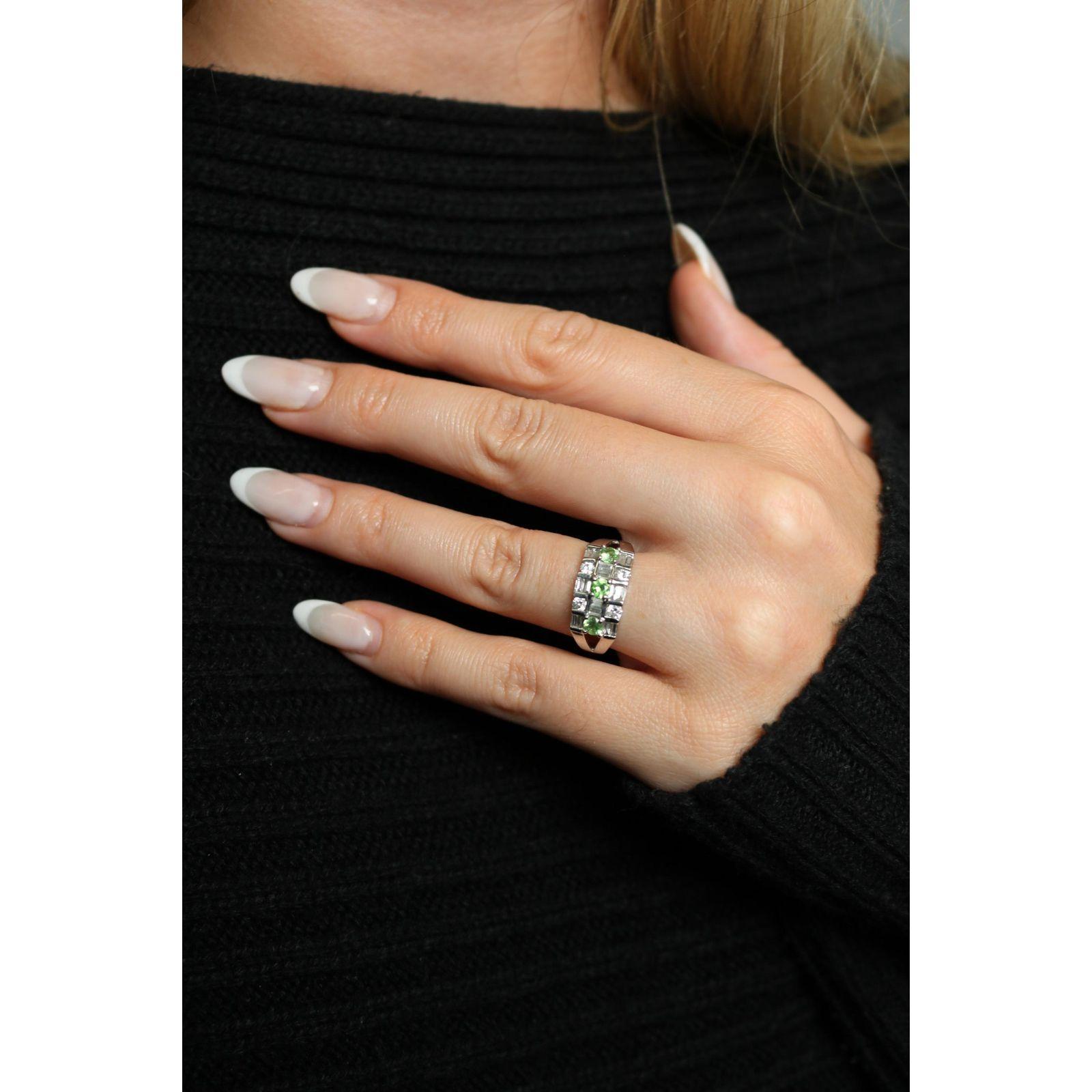 Bague en or blanc 18K diamant grenat démantoïde Estate ~1.1ctw en vente 7