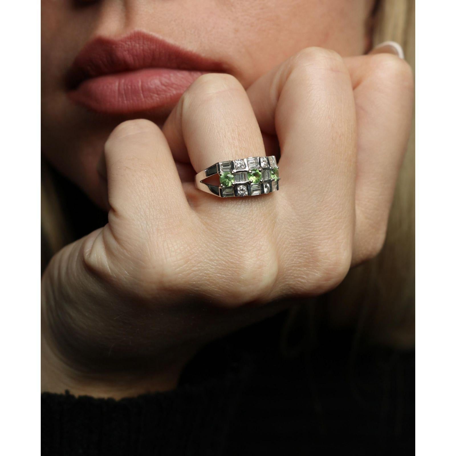 Bague en or blanc 18K diamant grenat démantoïde Estate ~1.1ctw en vente 8
