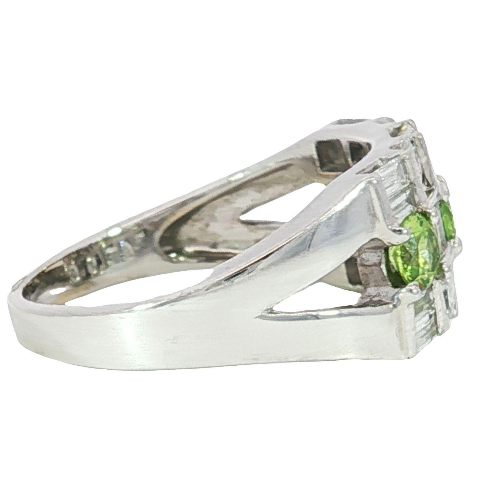 Bague en or blanc 18K diamant grenat démantoïde Estate ~1.1ctw en vente 3