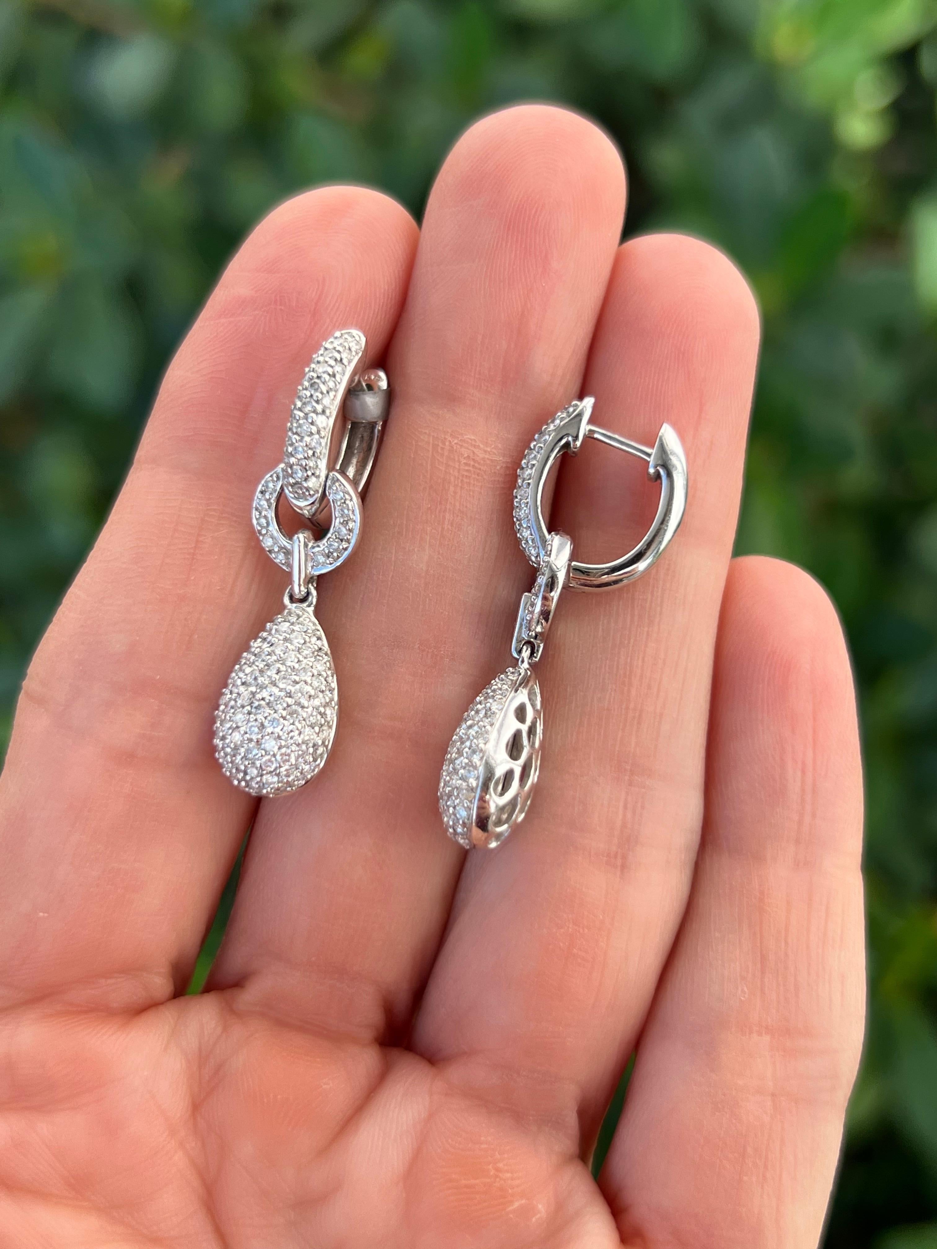Taglio rotondo Orecchini a goccia con diamanti 18K in vendita