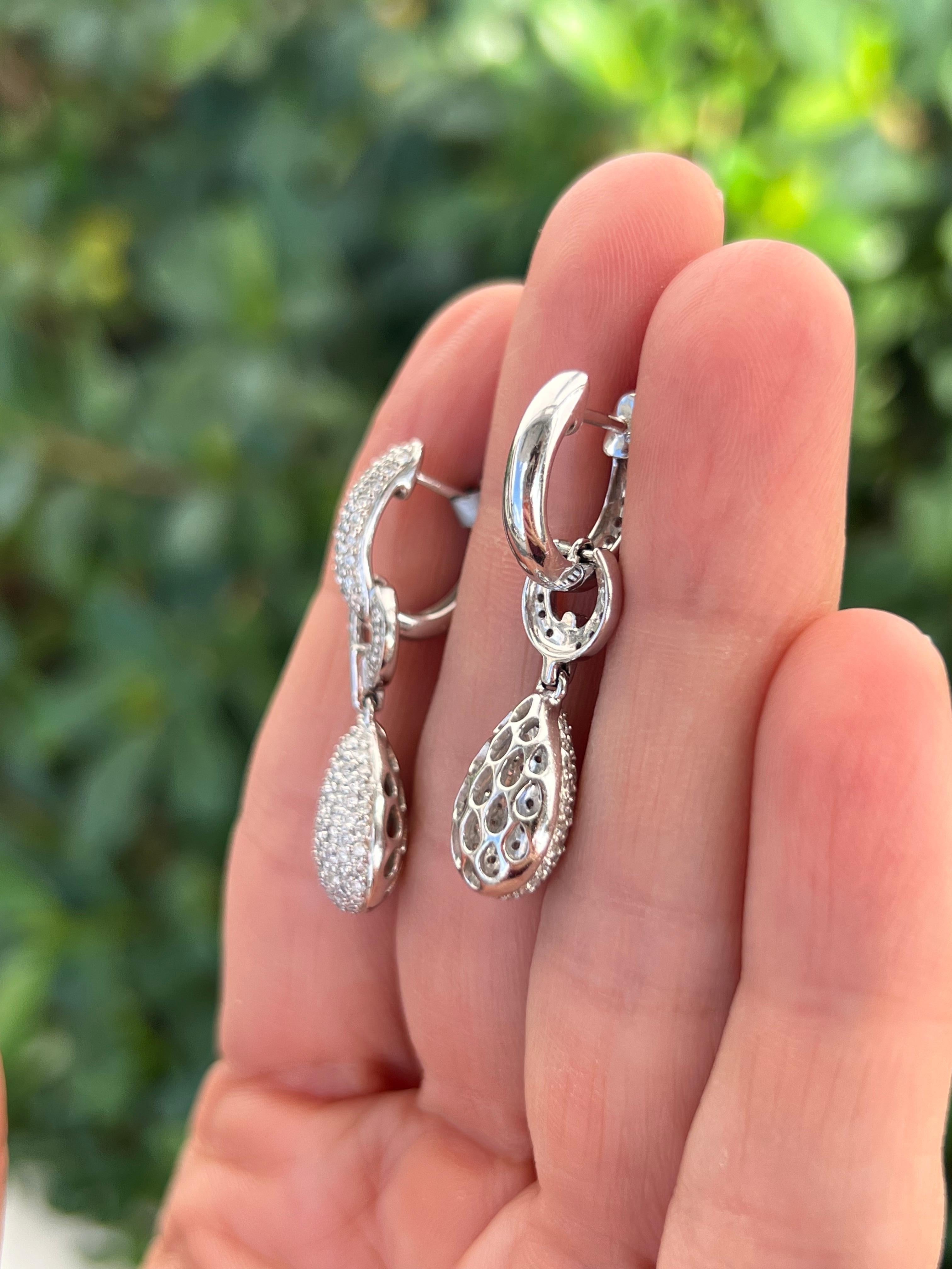 18K Diamond Drop Huggy Earrings In New Condition For Sale In Miami, FL