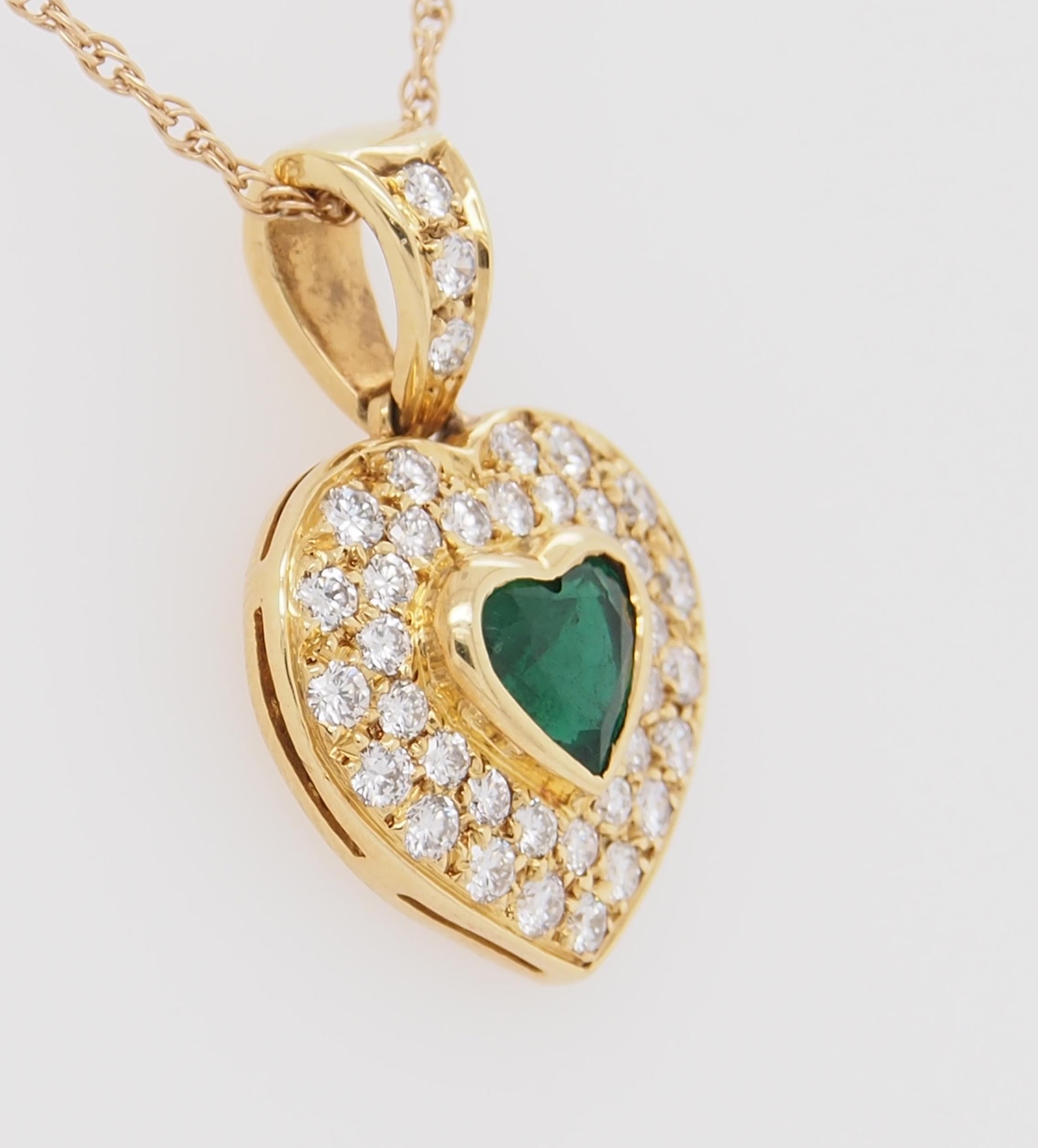 18 Karat Diamond Emerald Heart Pendant Necklace Yellow Gold In Good Condition In Boca Raton, FL