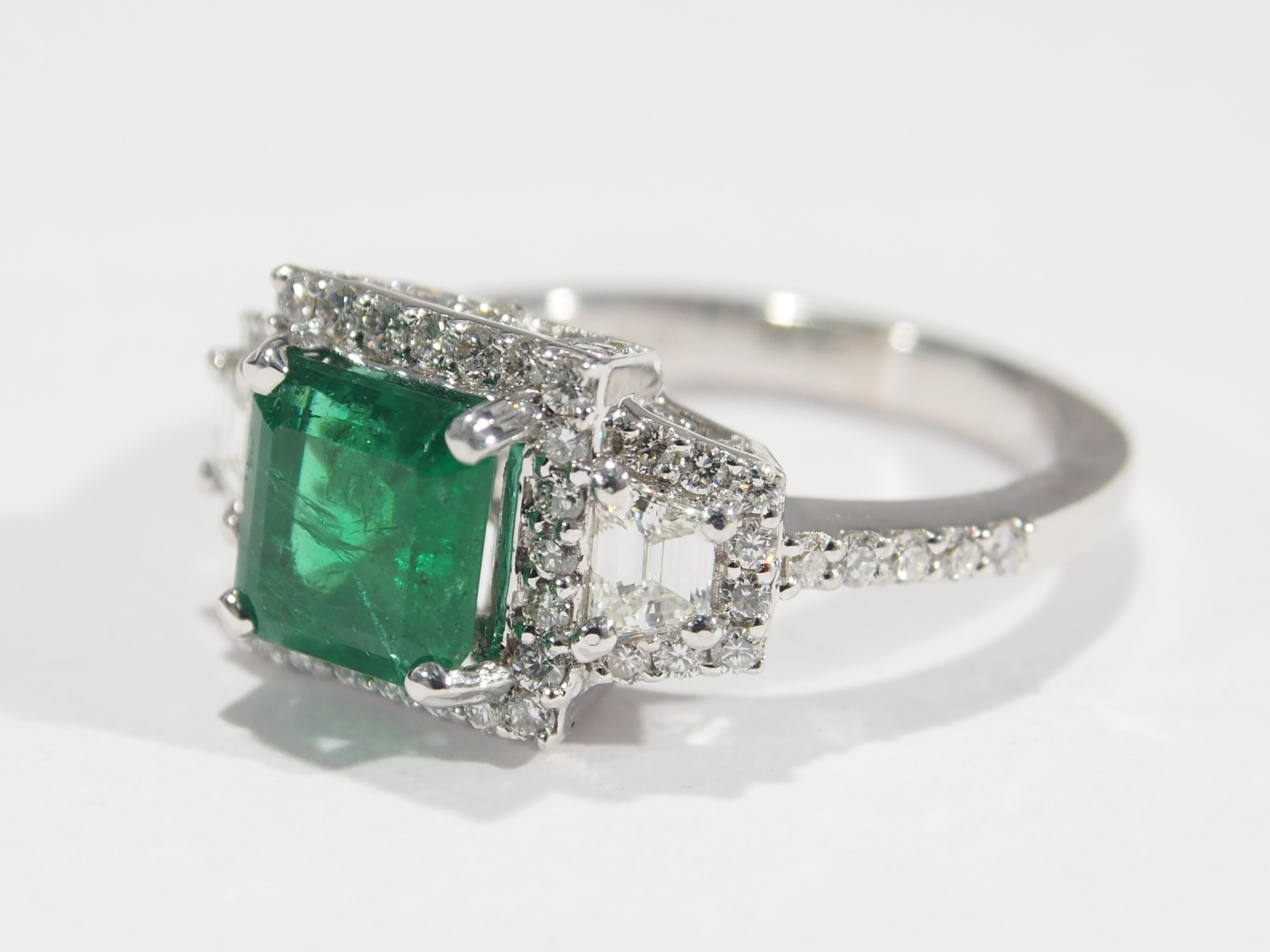 18 Karat Diamond Emerald Ring White Gold In Good Condition In Boca Raton, FL