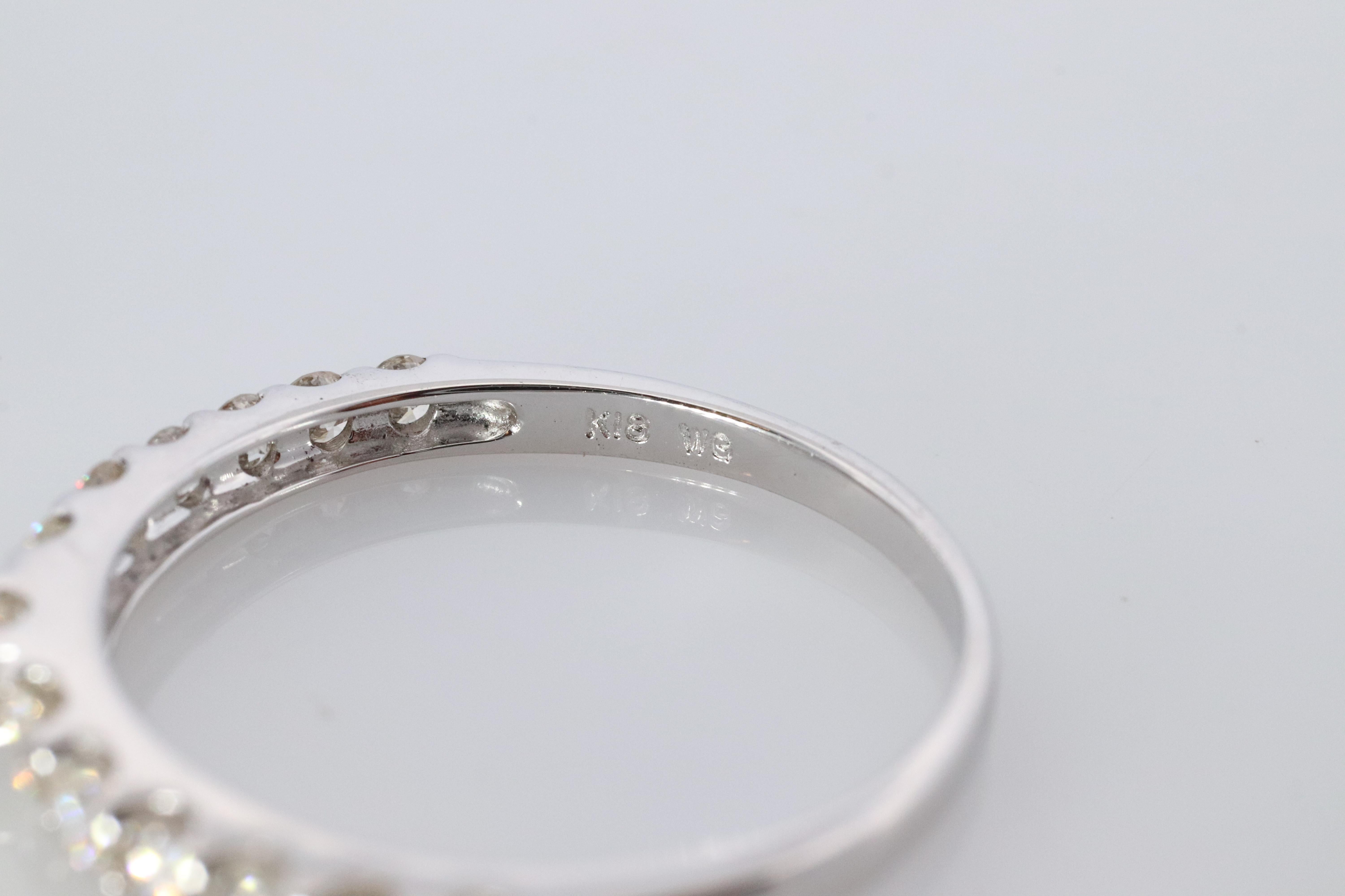 Anillo de eternidad de diamantes de 18k. Anillo de medio aniversario de oro blanco de 18k de 0,5 ctw. en venta 6