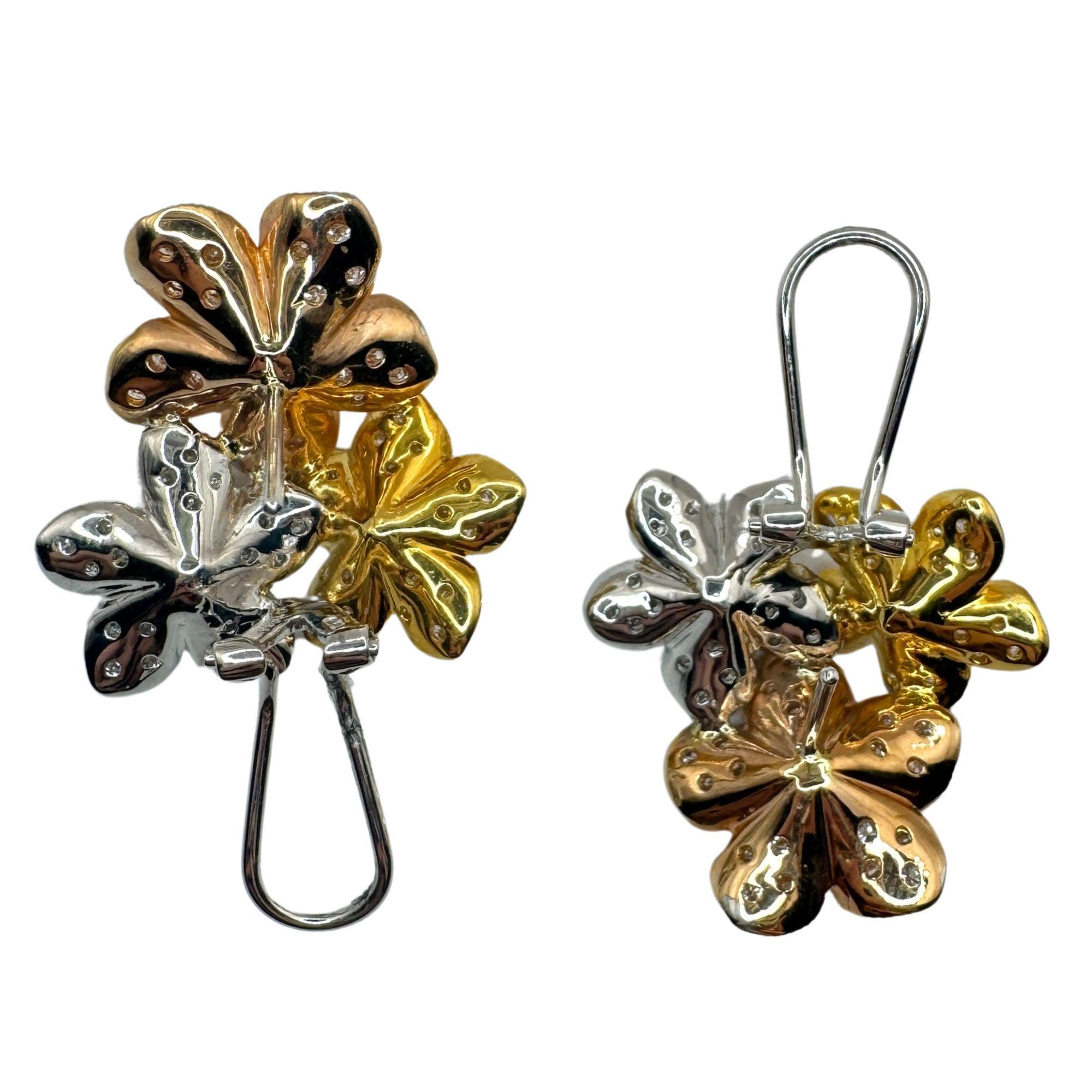 Taille ronde Boucles d'oreilles florales en diamant 18k en vente