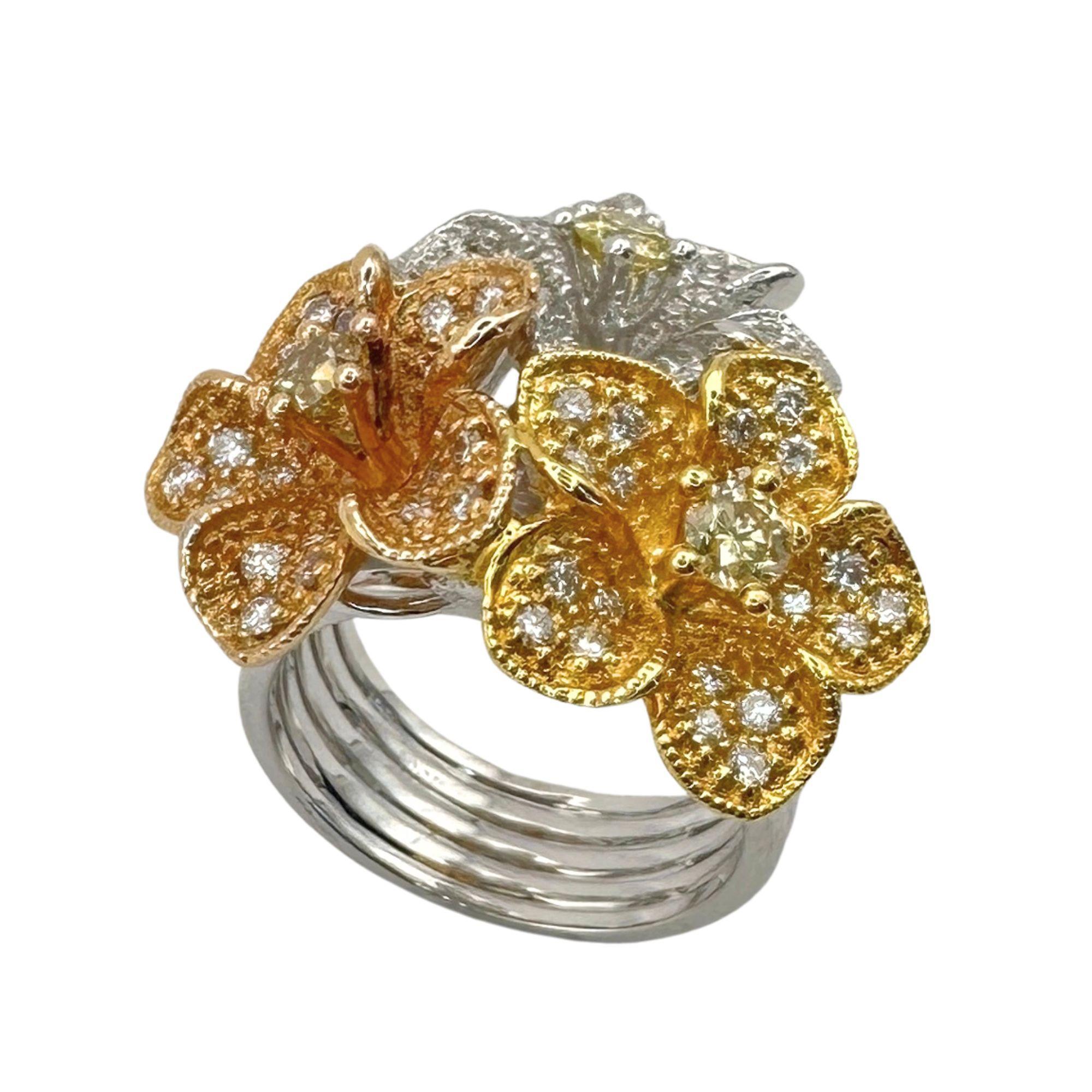 Round Cut 18k Diamond Floral Ring For Sale